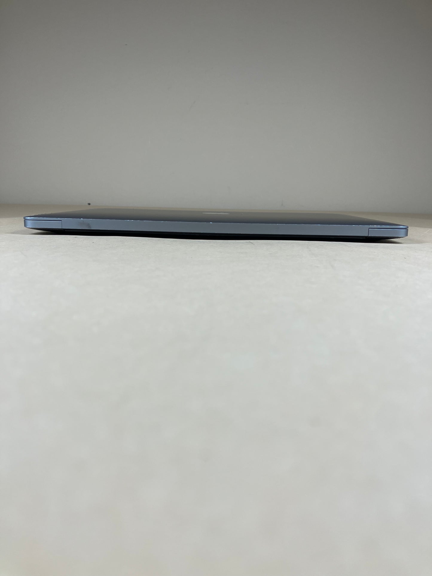 2020 Apple MacBook Pro 13.3" M1 8C GPU 3.2GHz 8GB RAM 256GB SSD MYD82LL/A