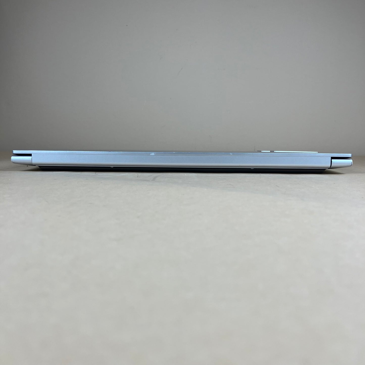 Asus Vivobook 17 K3704V 17.3" i9-13900H 2.6GHz 16GB RAM 1TB SSD