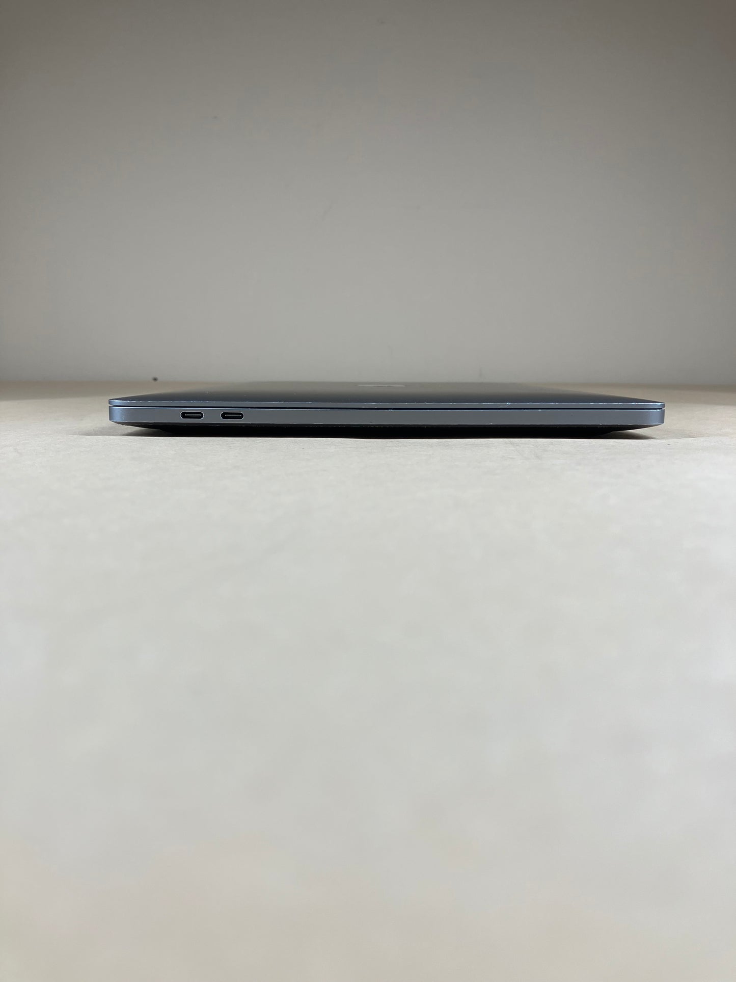 2020 Apple MacBook Pro 13.3" M1 8C GPU 3.2GHz 8GB RAM 256GB SSD MYD82LL/A