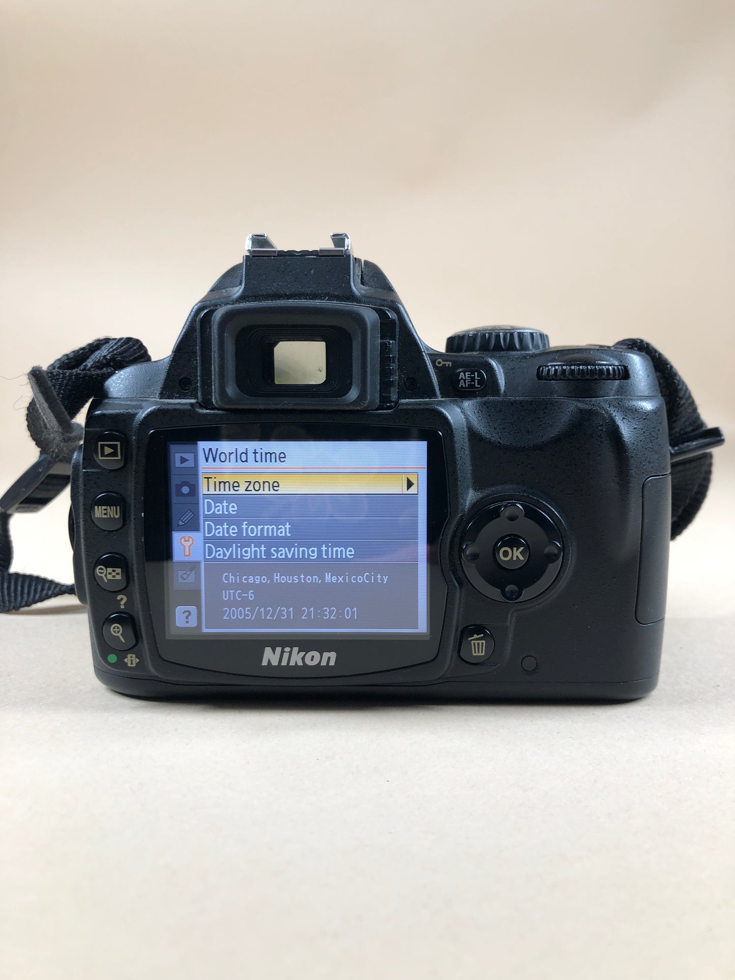 Nikon D40 6.1MP Digital SLR DSLR Camera Body 7557 Shutter Count Black