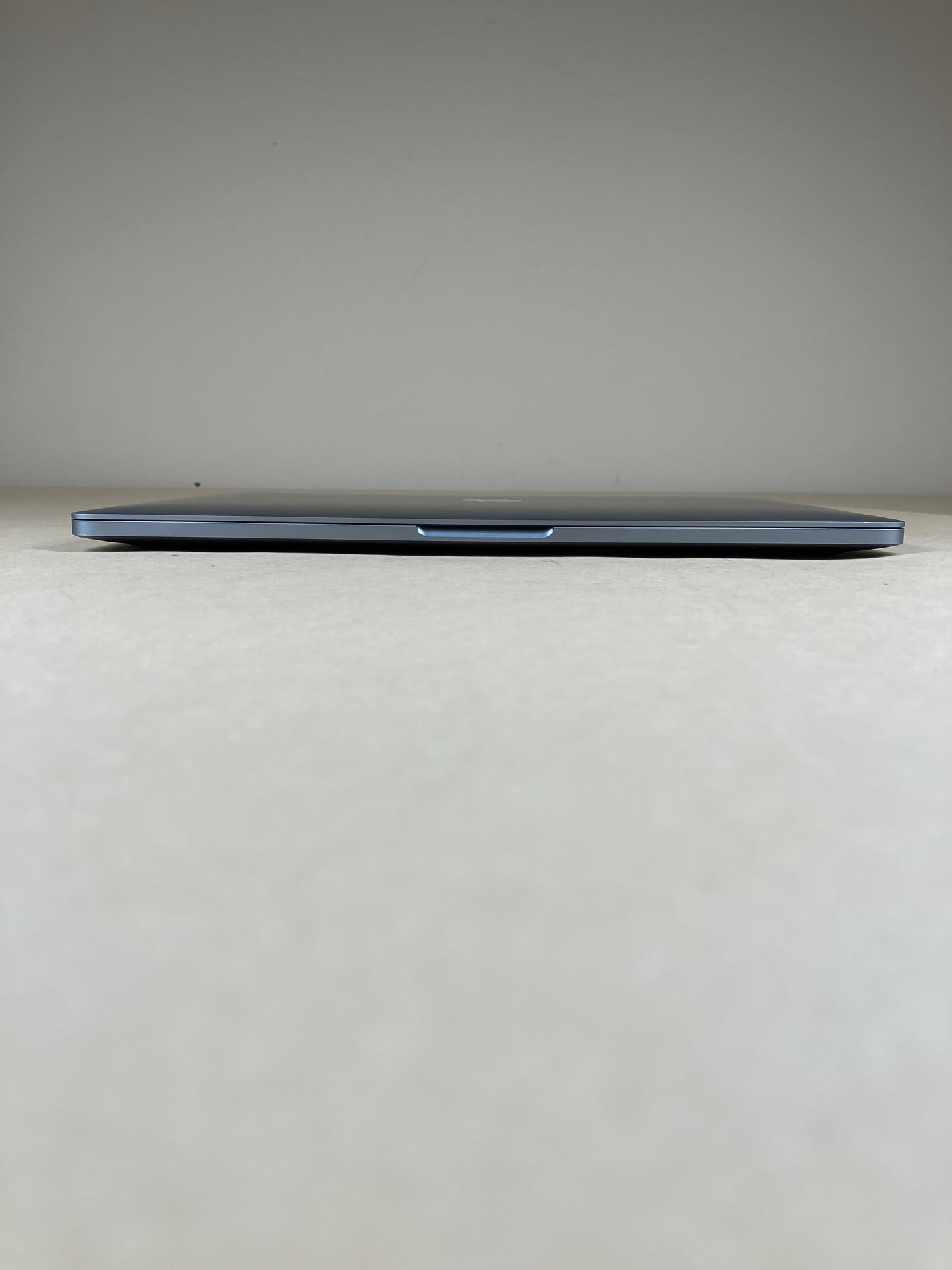 2020 Apple MacBook Pro 13.3" M1 8C GPU 3.2GHz 8GB RAM 256GB SSD MYD82LL/A