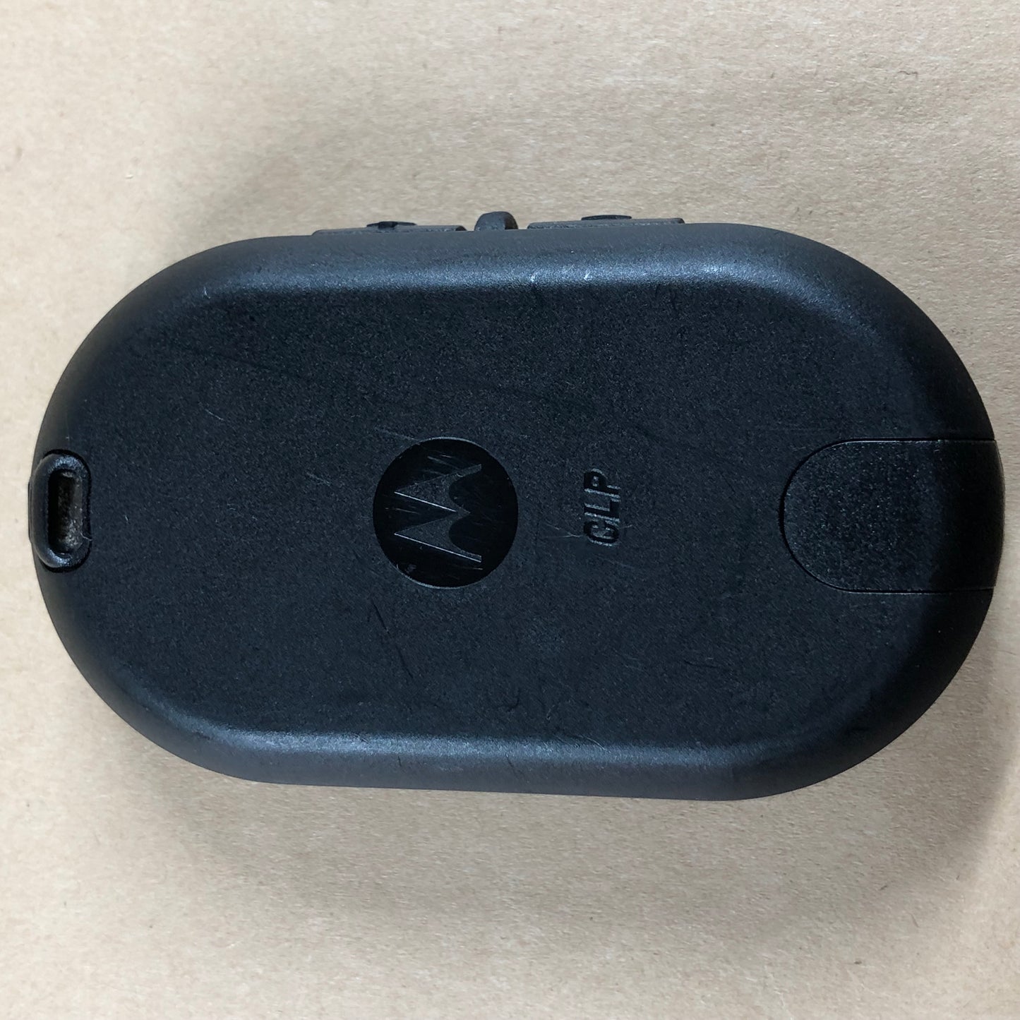 Motorola CLIP1010 Two-Way Radio with Motorola D840-16042100CF Multi-Unit Charger