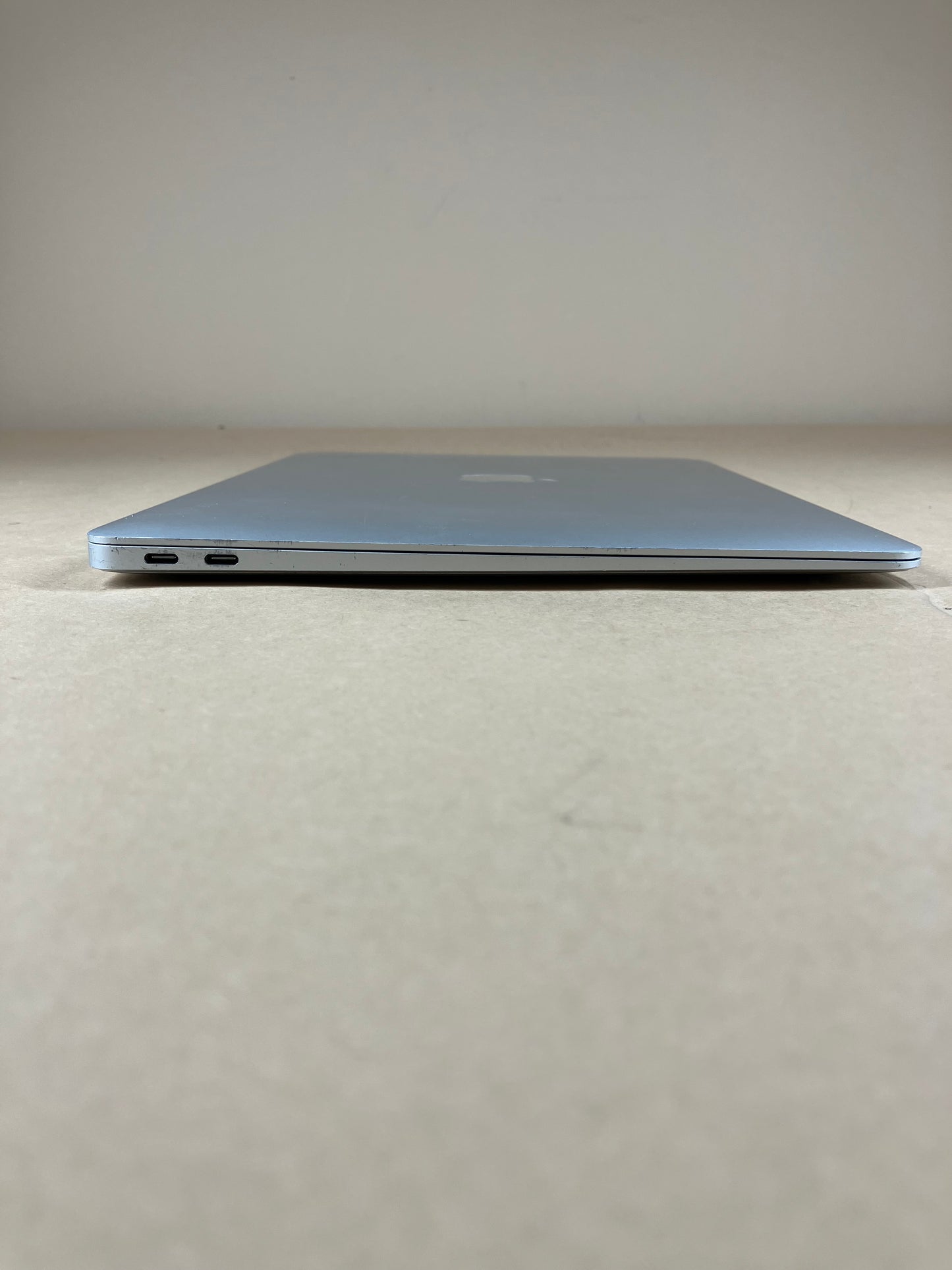 2018 Apple MacBook Air 13.3" i5 1.8GHz 8GB RAM 128GB SSD Silver A1932