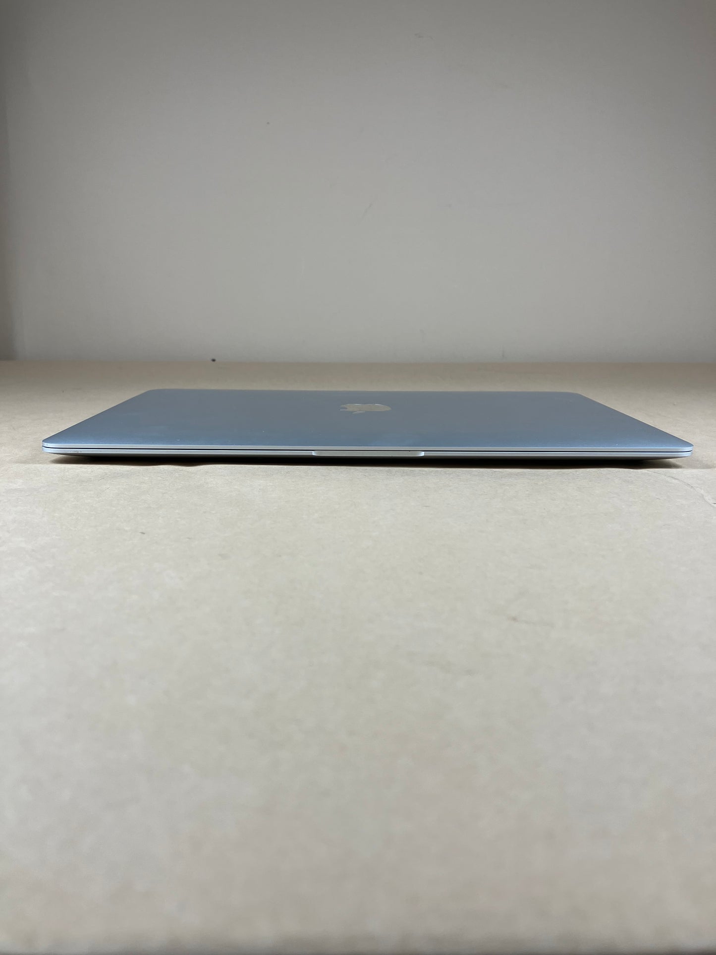 2020 Apple MacBook Air 13.3" M1 7C GPU 3.2GHz 8GB RAM 256GB SSD A2337