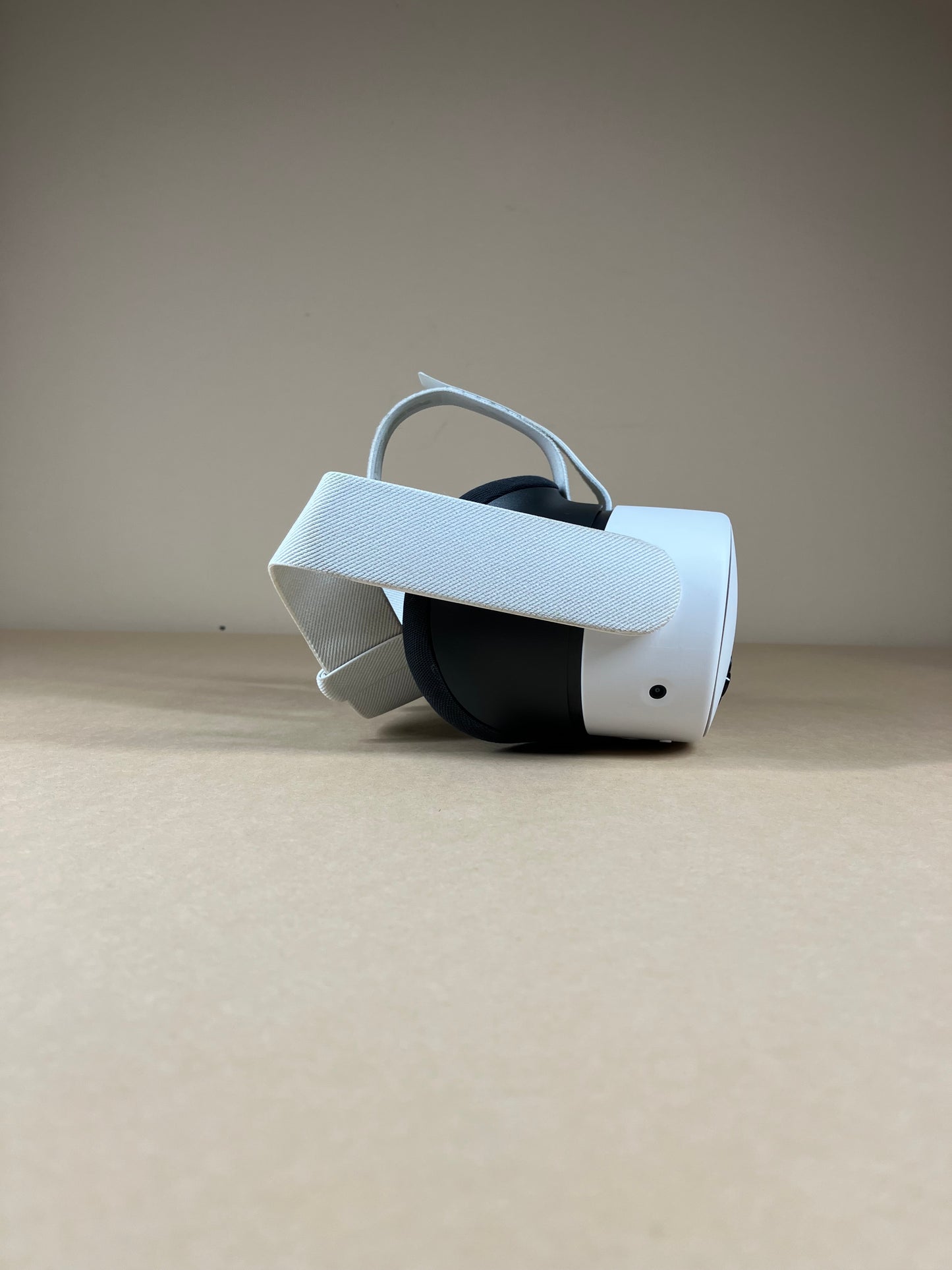 Meta Quest 3S 128GB Standalone All-in-One VR Headset SK-1000203-01