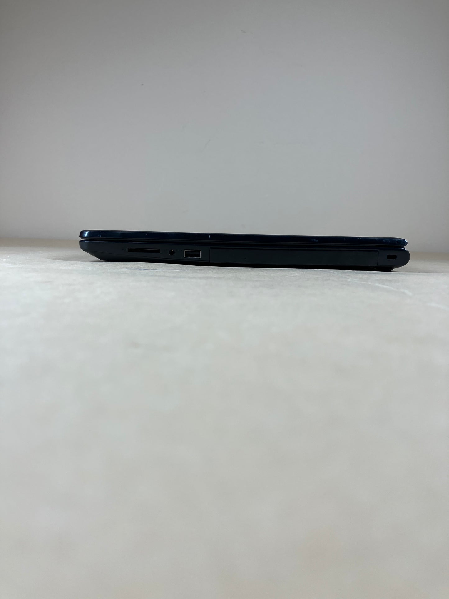 Dell Inspiron 5100 15.6" i3-7130U 2.7GHz 8GB RAM 1TB HDD