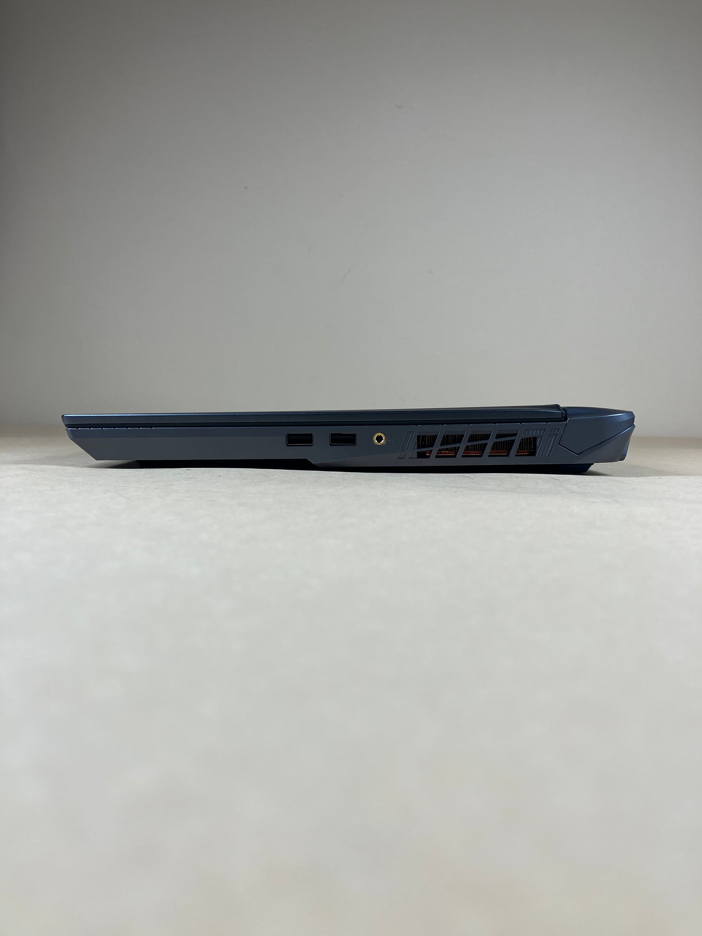 MSI Vector 16 HX A2XW 15.6" Ultra 7 255HX 2.4GHz 32GB DDR5 RAM 2TB SSD 5070Ti