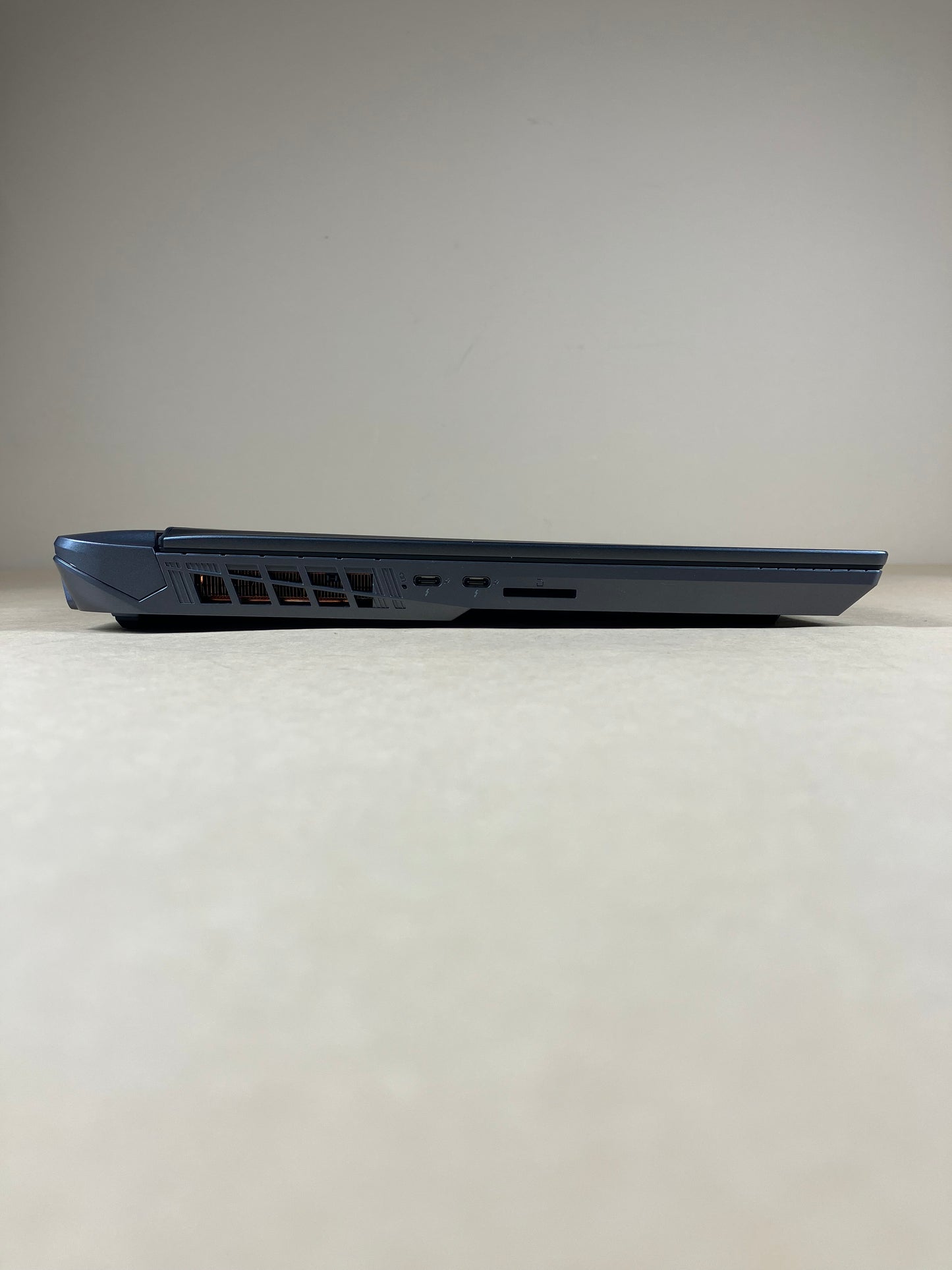MSI Vector 16 HX A2XW 15.6" Ultra 7 255HX 2.4GHz 32GB DDR5 RAM 2TB SSD 5070Ti
