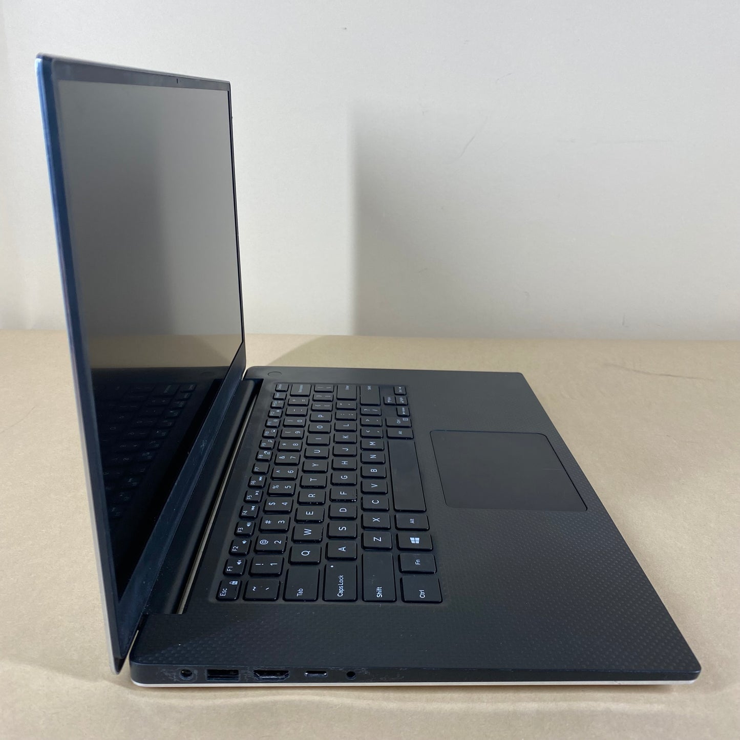 Dell XPS 15 7590 15.6" i7-9750H 2.5GHz 32GB RAM 512GB SSD GeForce GTX 1650