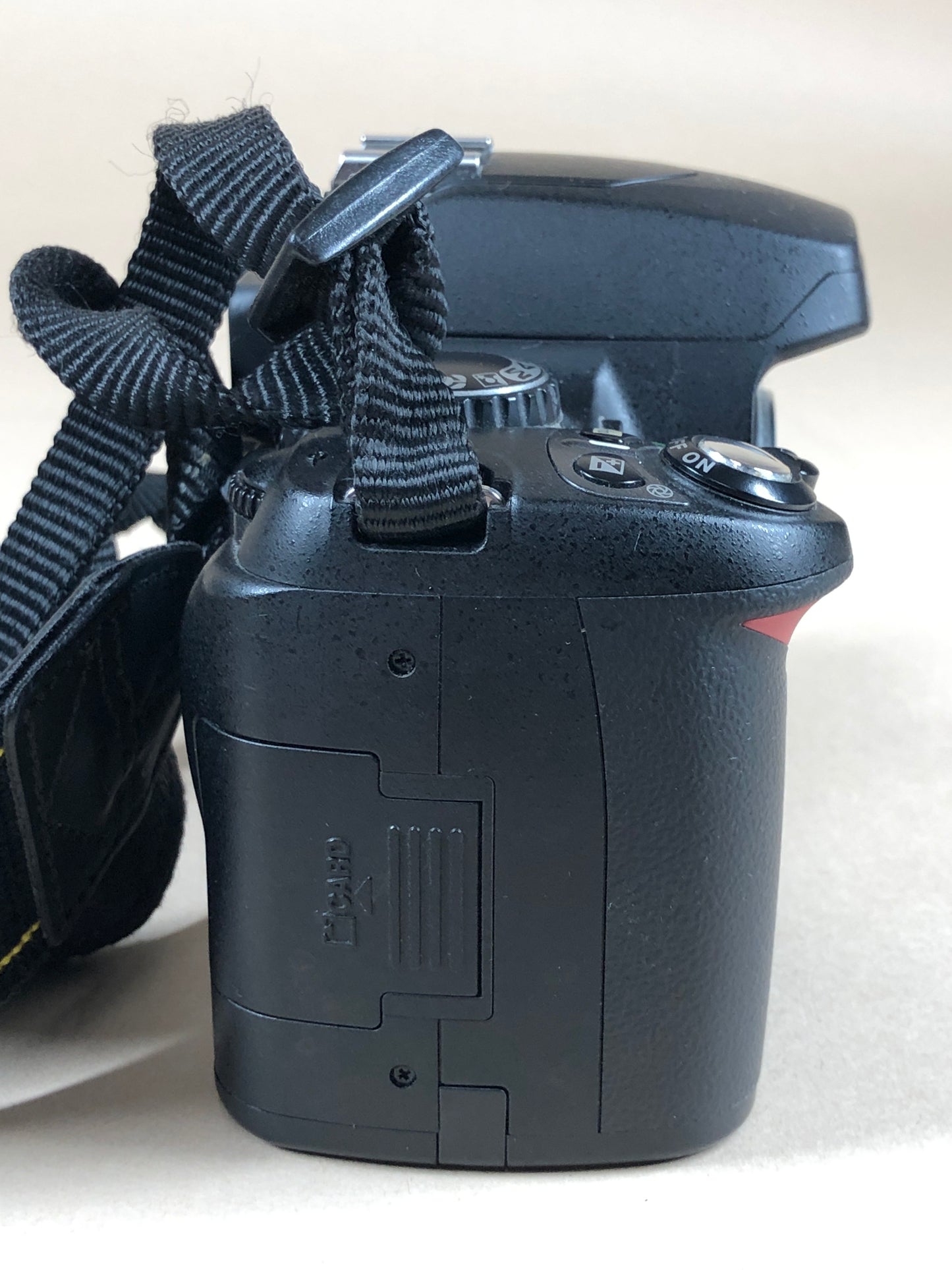 Nikon D40 6.1MP Digital SLR DSLR Camera Body 7557 Shutter Count Black