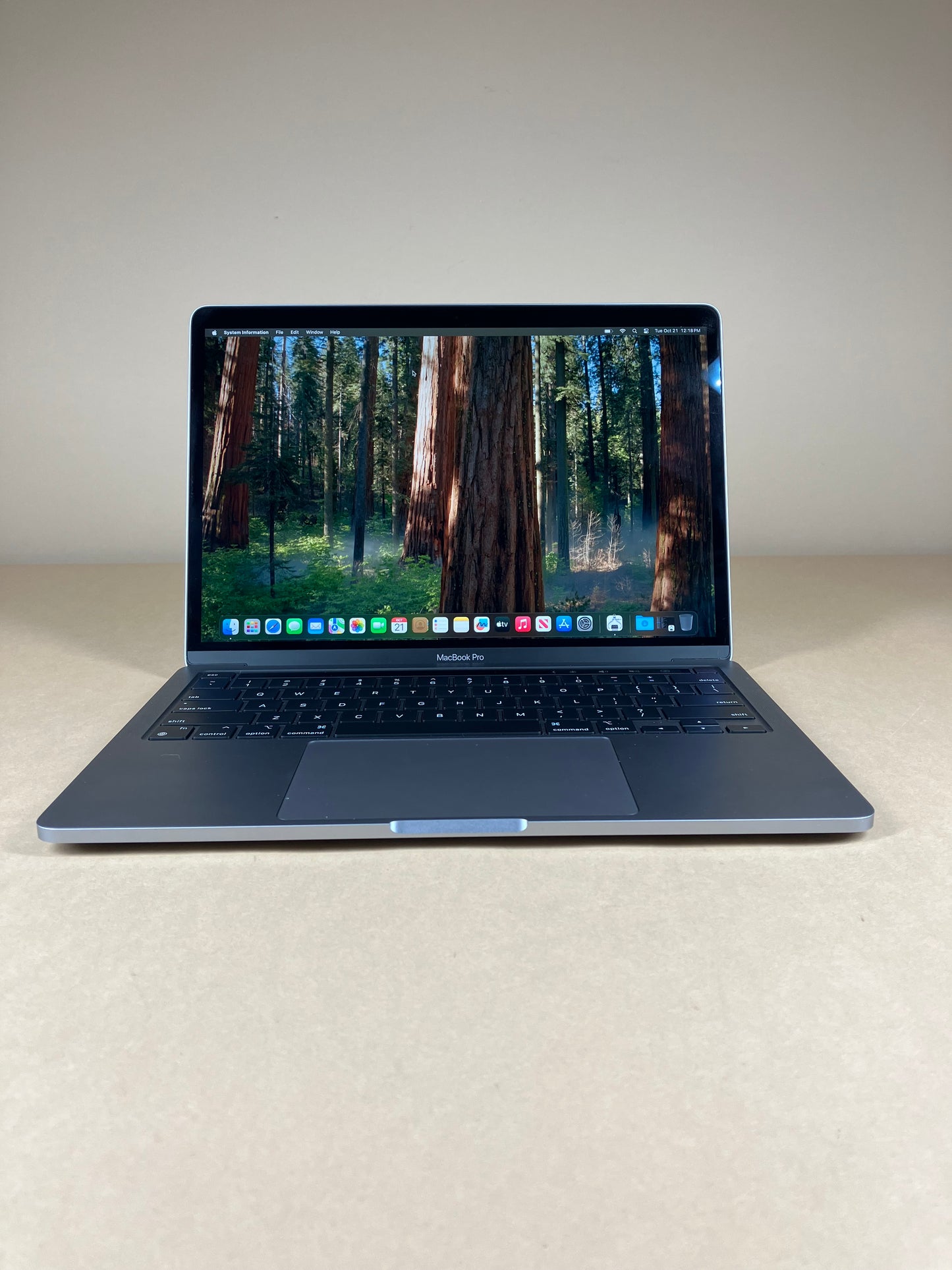 2020 Apple MacBook Pro 13.3" M1 8C GPU 3.2GHz 8GB RAM 256GB SSD MYD82LL/A