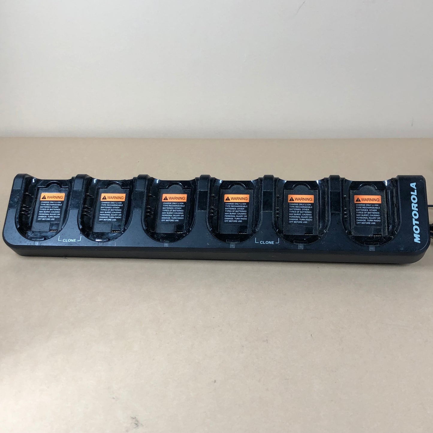 Motorola CLIP1010 Two-Way Radio with Motorola D840-16042100CF Multi-Unit Charger
