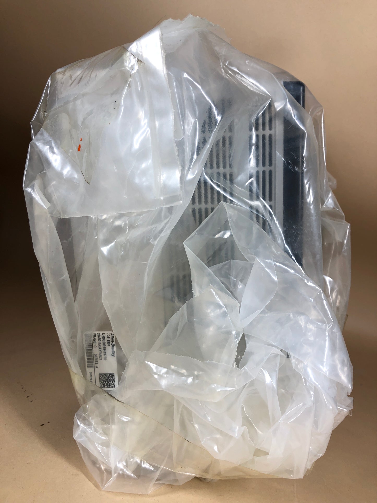 New Allen-Bradley A-B 20AD011A3AYYANC1 PowerFlex 70 AC Drive 480V