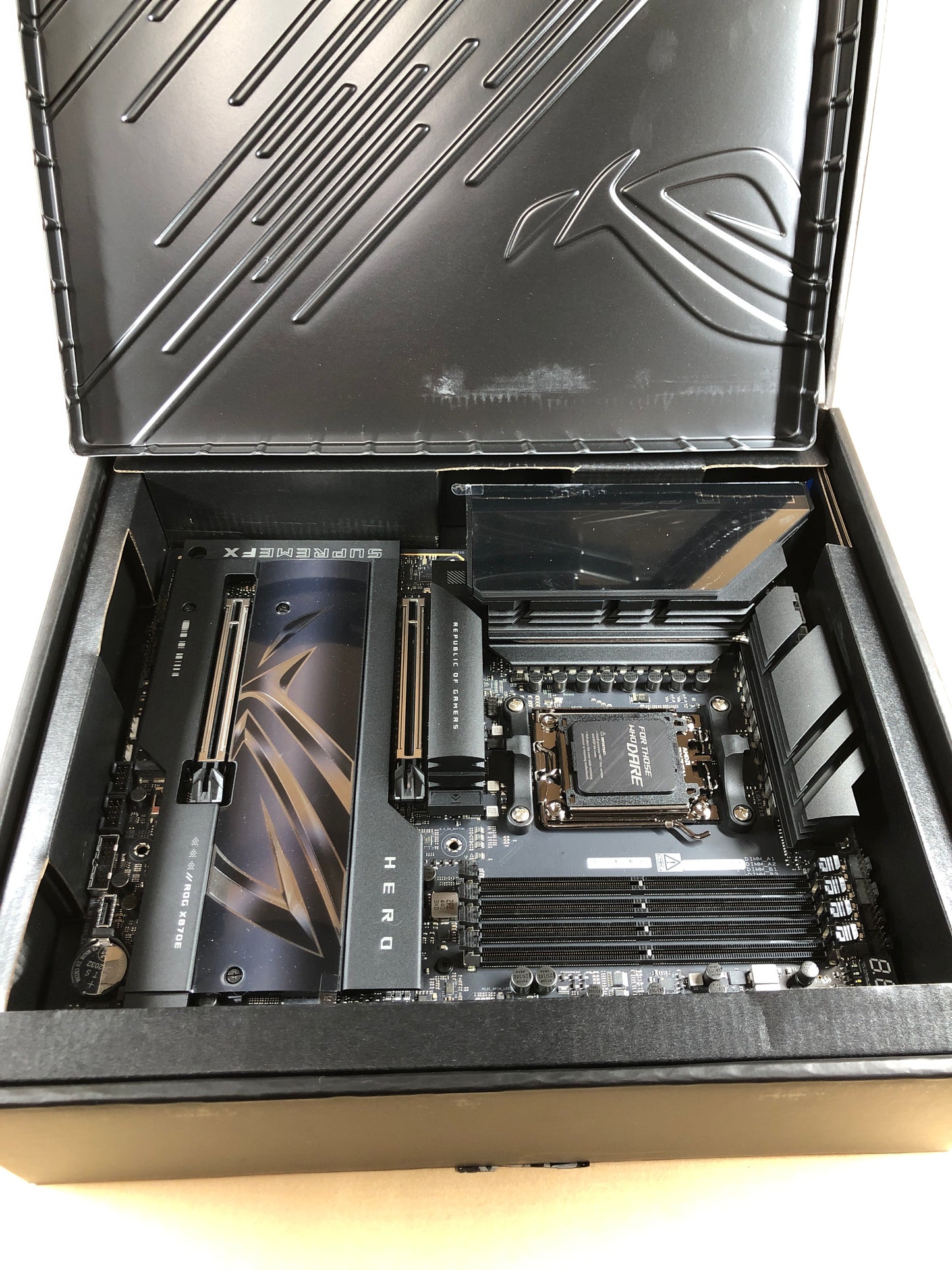 New ASUS ROG CROSSHAIR X870E HERO AM5 ATX