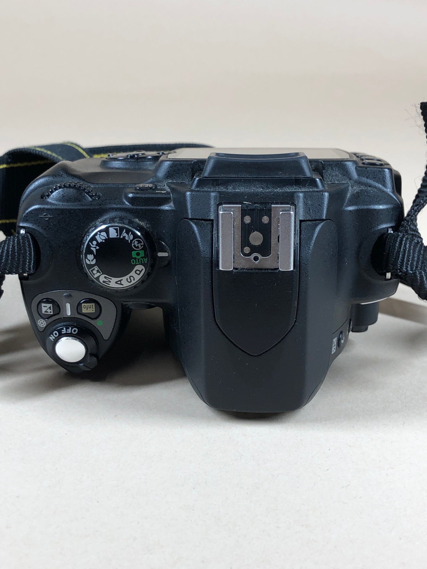 Nikon D40 6.1MP Digital SLR DSLR Camera Body 7557 Shutter Count Black