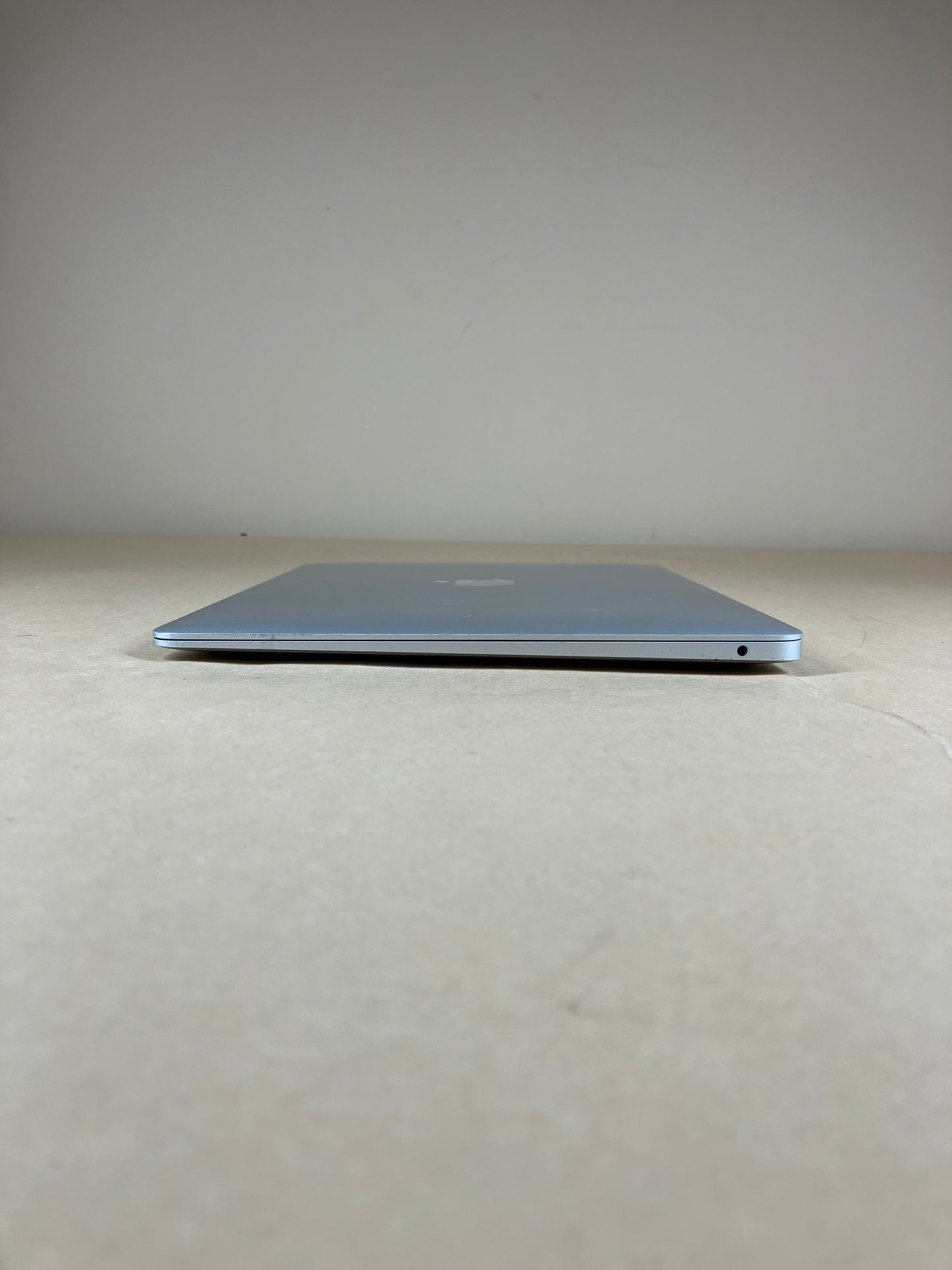 2018 Apple MacBook Air 13.3" i5 1.8GHz 8GB RAM 128GB SSD Silver A1932