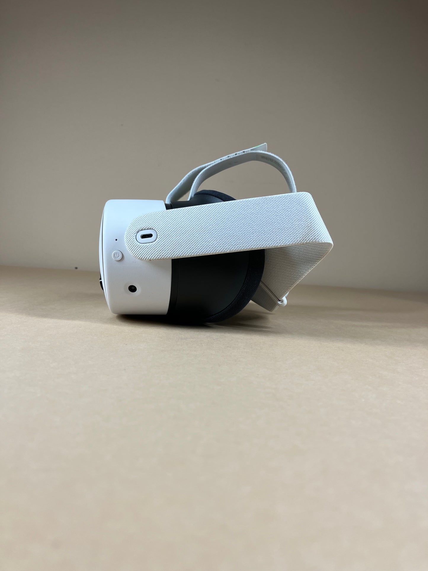 Meta Quest 3S 128GB Standalone All-in-One VR Headset SK-1000203-01