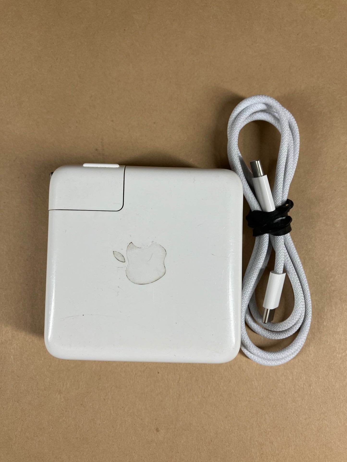 2020 Apple MacBook Pro 13.3" M1 8C GPU 3.2GHz 8GB RAM 256GB SSD MYD82LL/A