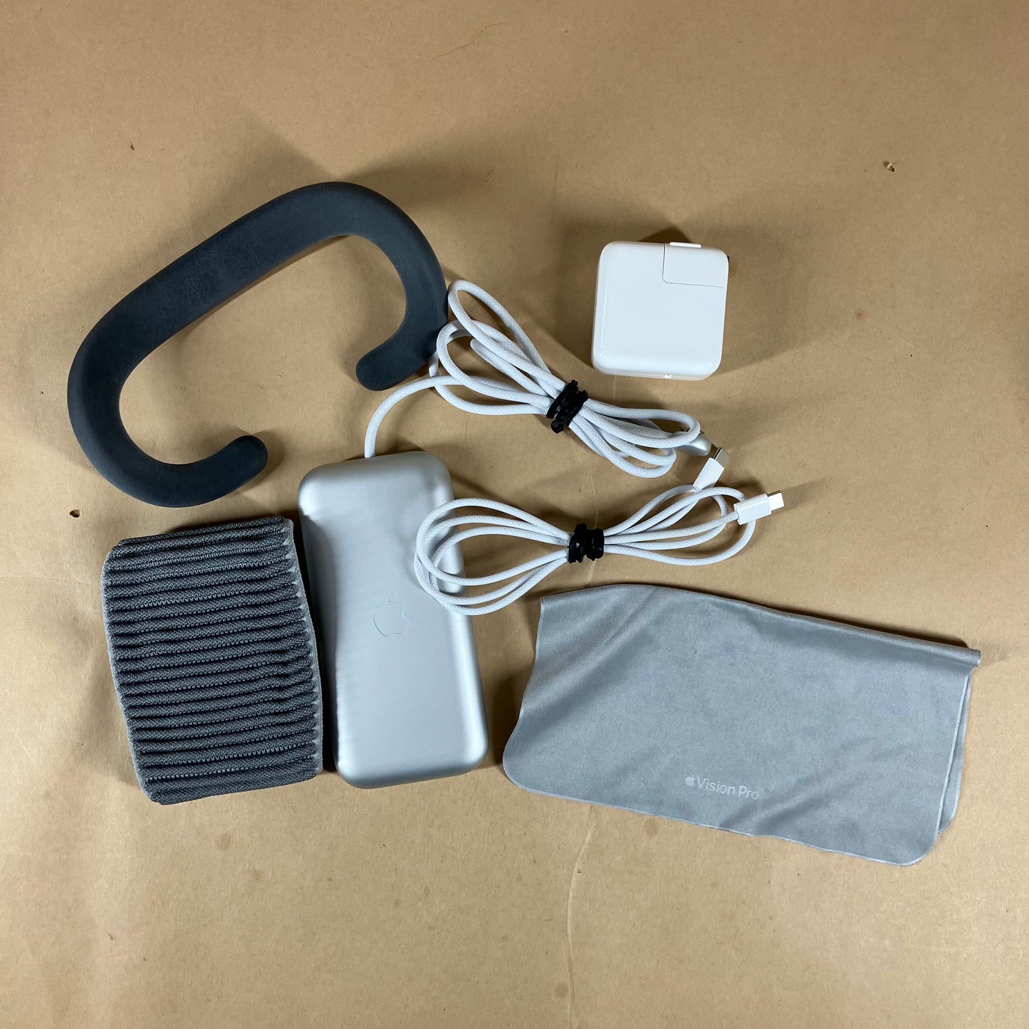 Apple Vision Pro 256GB W Solo Knit Band L A2117 A2781 Battery with Case