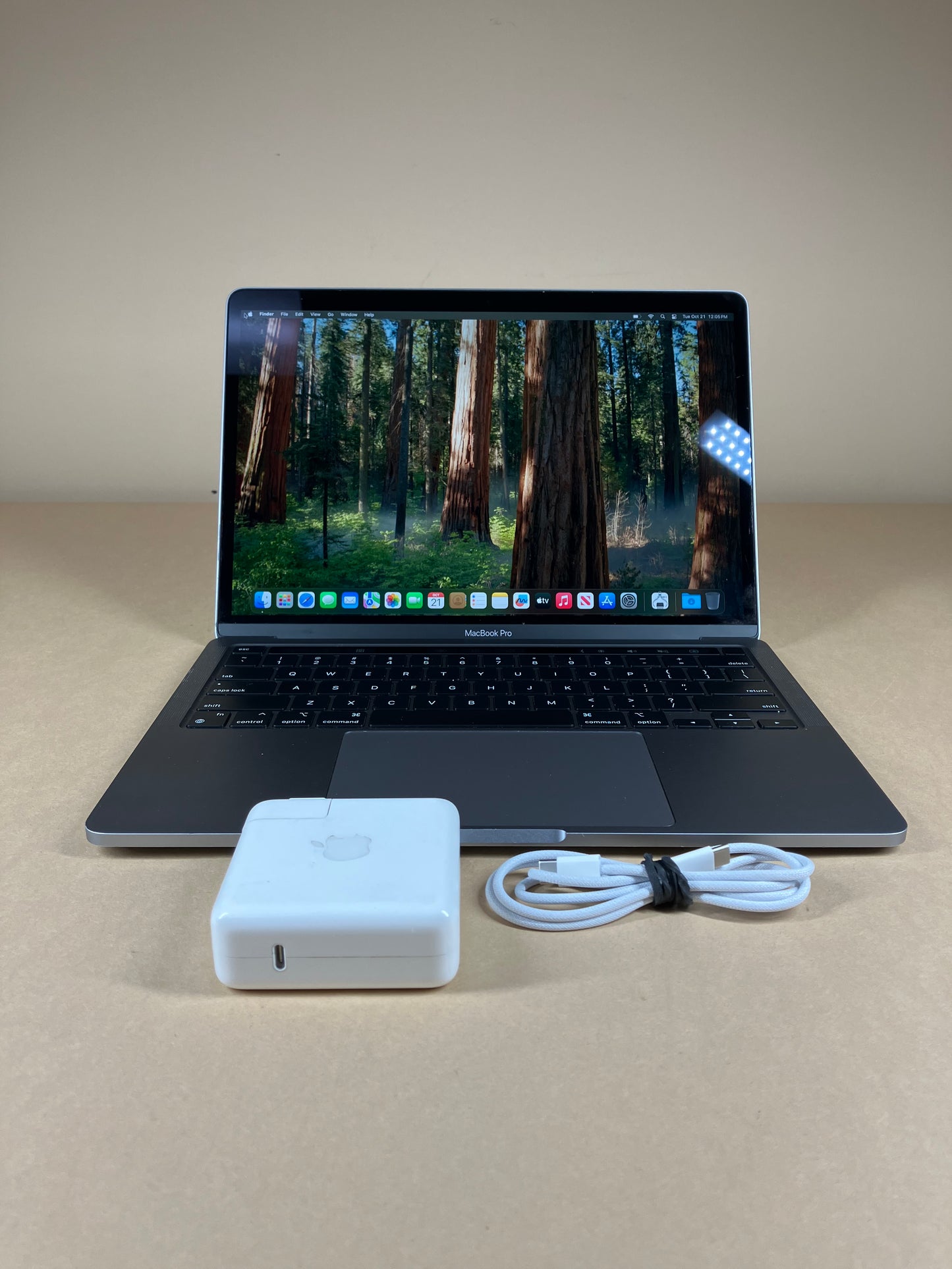 2020 Apple MacBook Pro 13.3" M1 8C GPU 3.2GHz 8GB RAM 256GB SSD MYD82LL/A