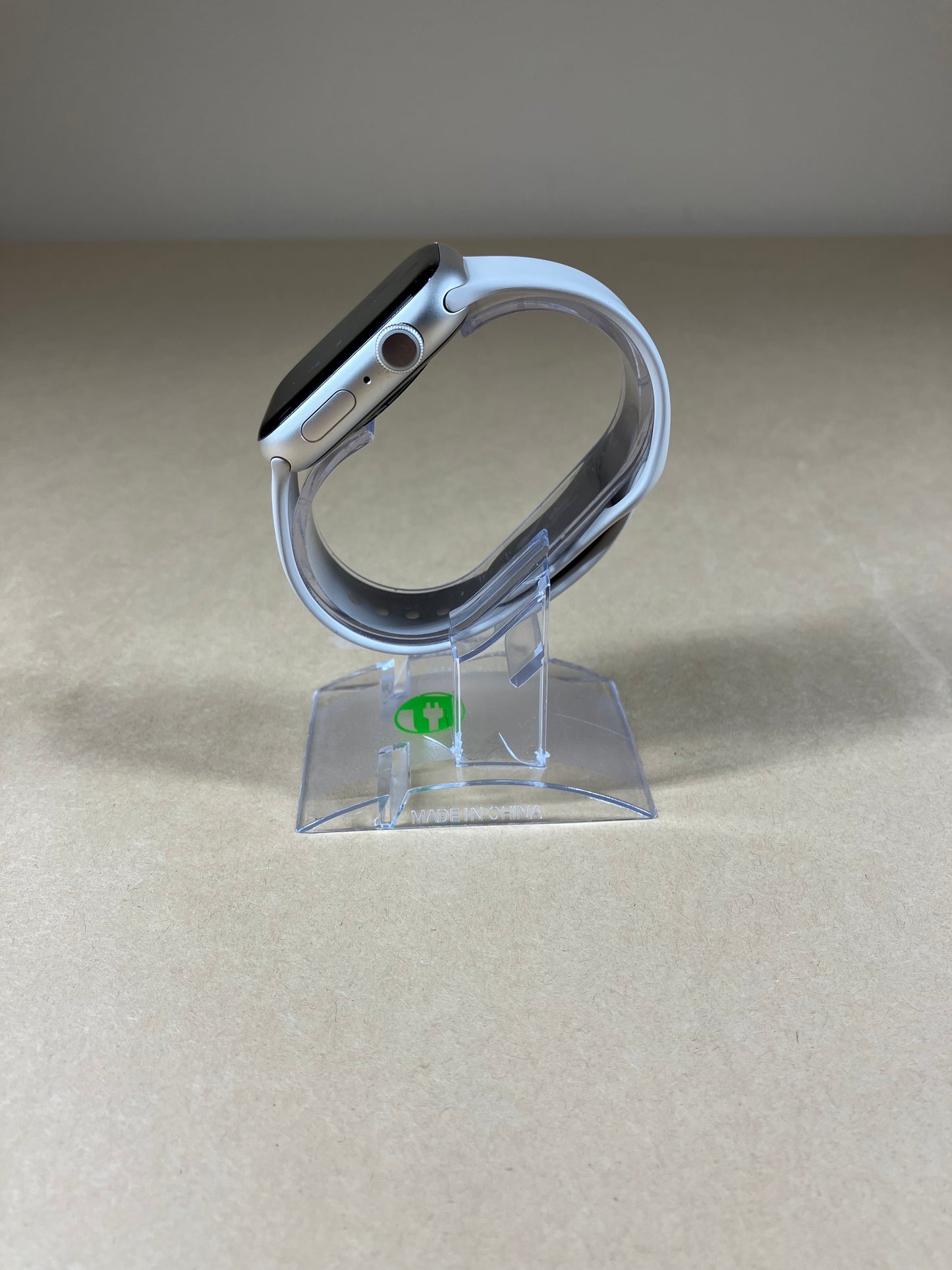 GPS Only Apple Watch Series 9 45MM Starlight Aluminum Starlight Sport Band A2980