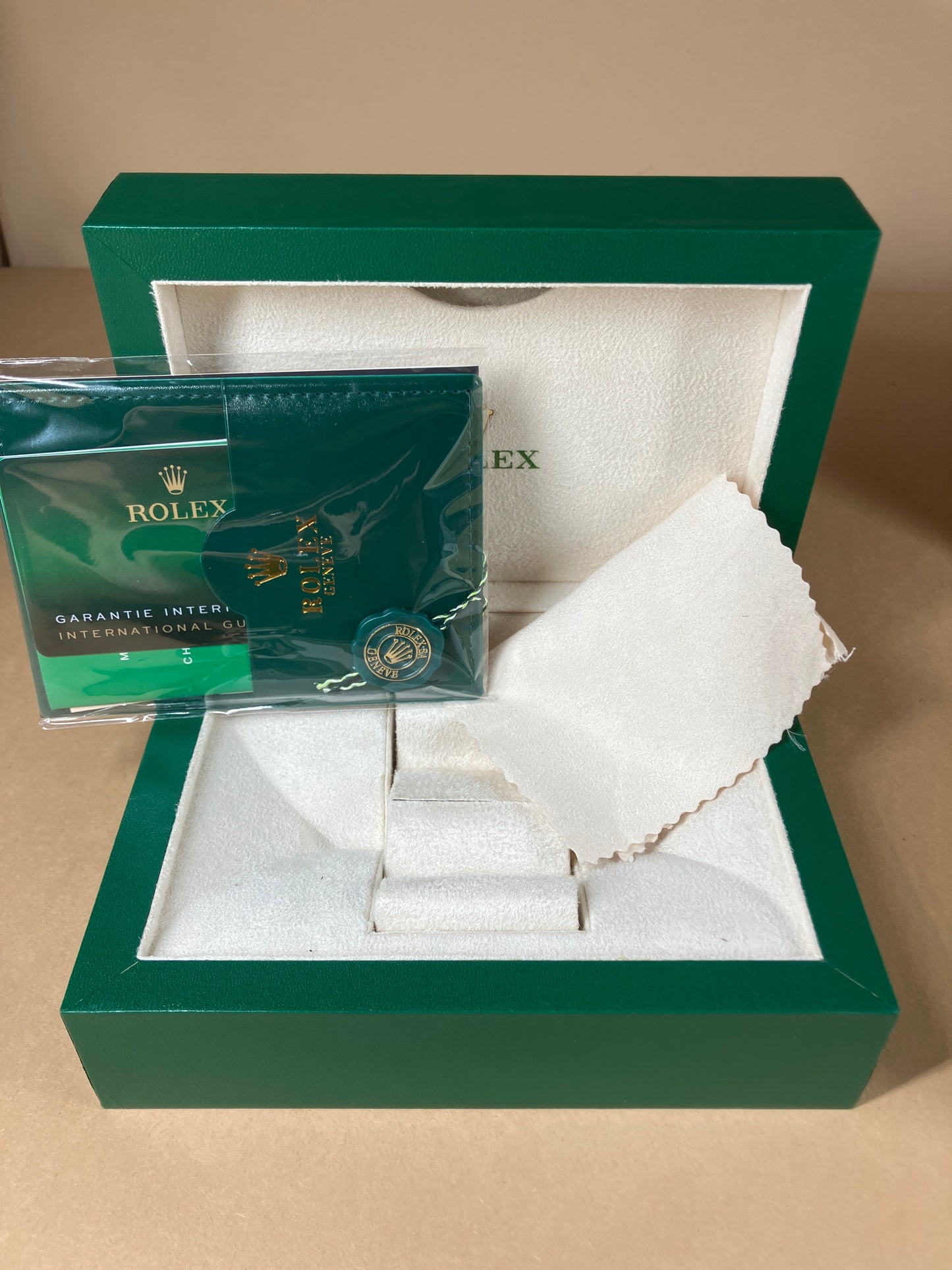 Rolex Watch Box SA - Geneve Suisse 39139.04 OYSTER M Green Wave