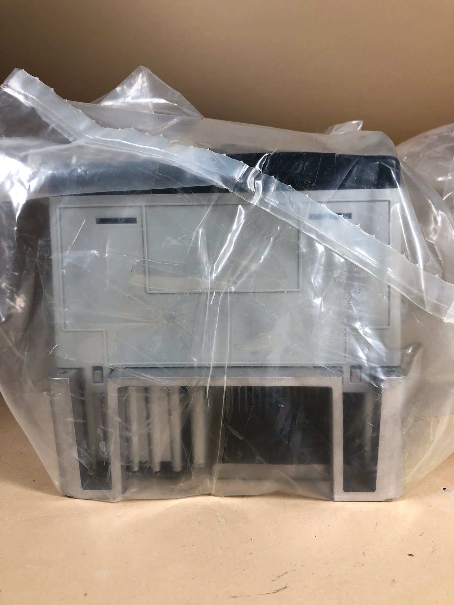 New Allen-Bradley A-B 20AD011A3AYYANC1 PowerFlex 70 AC Drive 480V