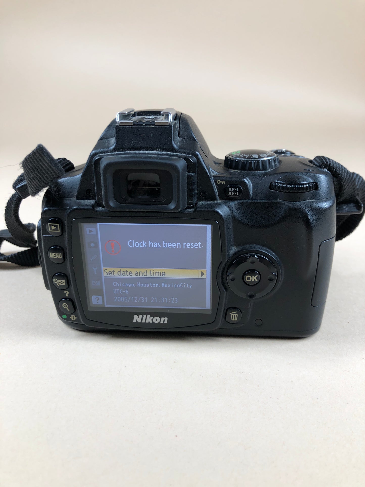 Nikon D40 6.1MP Digital SLR DSLR Camera Body 7557 Shutter Count Black