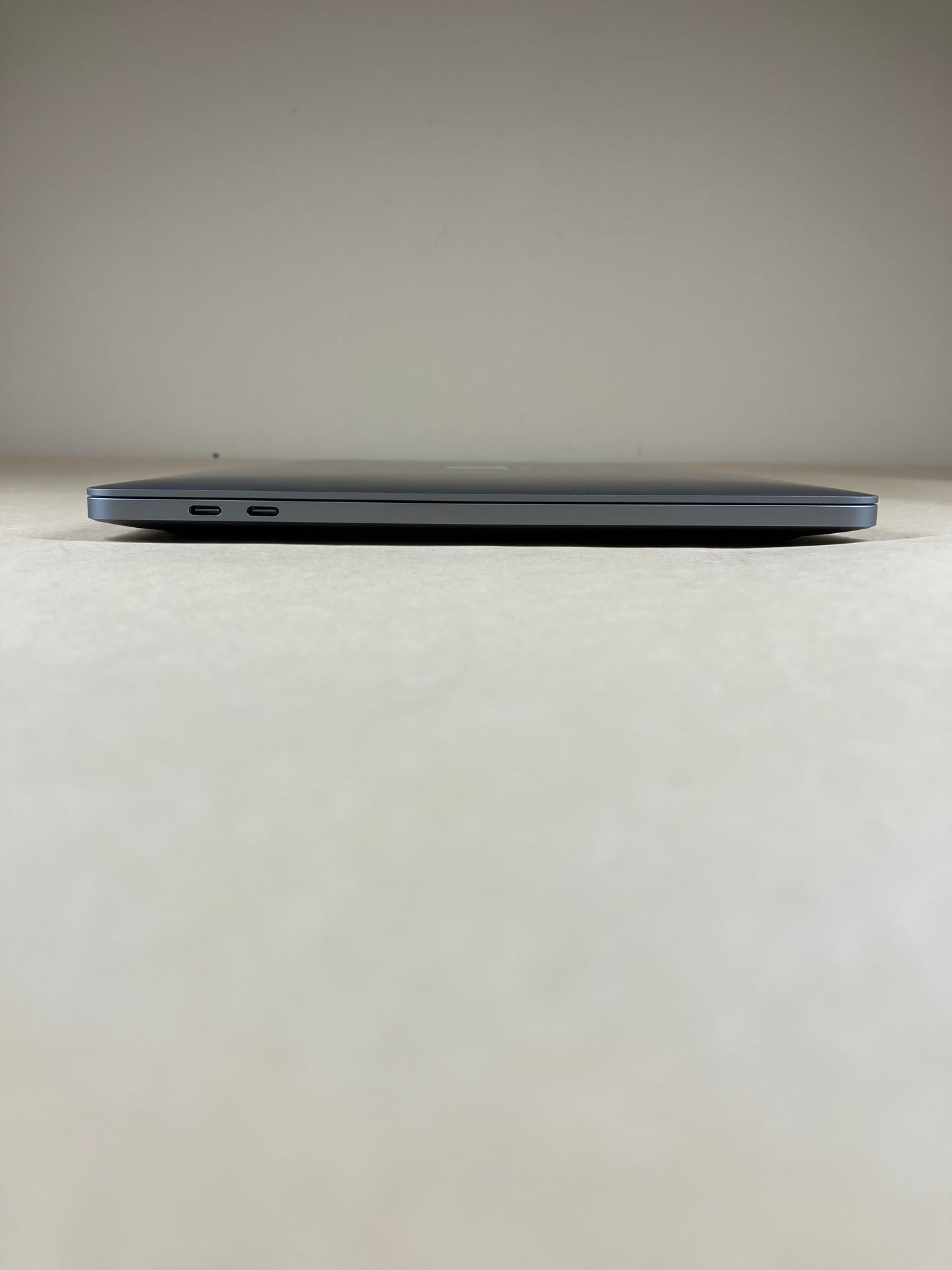 2020 Apple MacBook Pro 13.3" M1 8C GPU 3.2GHz 8GB RAM 256GB SSD MYD82LL/A