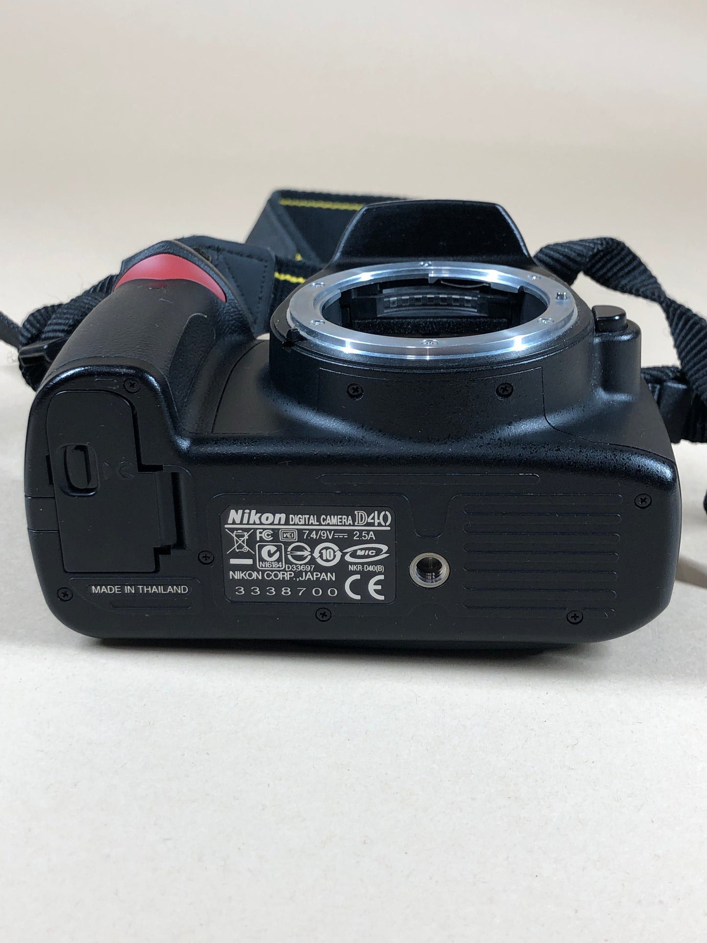 Nikon D40 6.1MP Digital SLR DSLR Camera Body 7557 Shutter Count Black