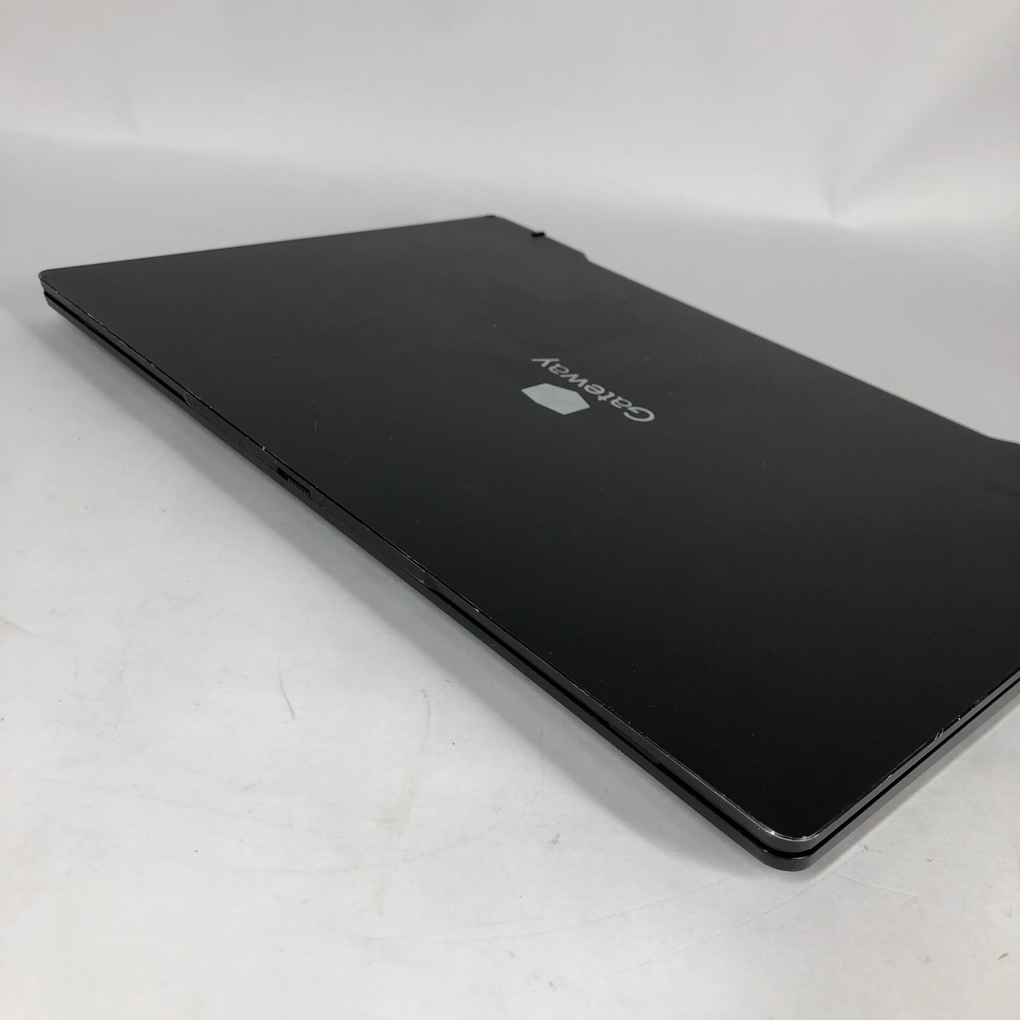 Gateway Ultra Slim Notebook GWTC71427-BK 14.1" i7-1255U 2.6GHz 8GB RAM 512GB SSD
