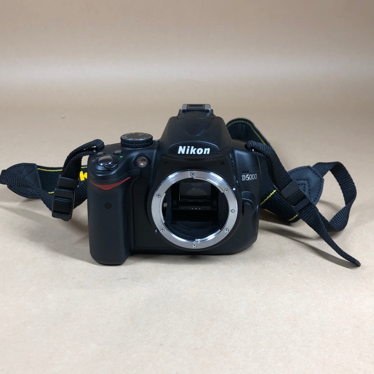 Nikon D5000 12.3MP D33697 Digital SLR DSLR Camera 514 Shutter Count