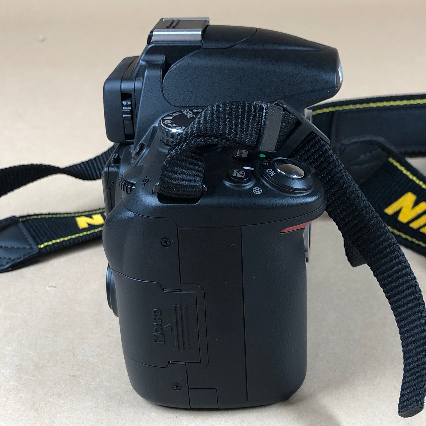 Nikon D5000 12.3MP D33697 Digital SLR DSLR Camera 514 Shutter Count