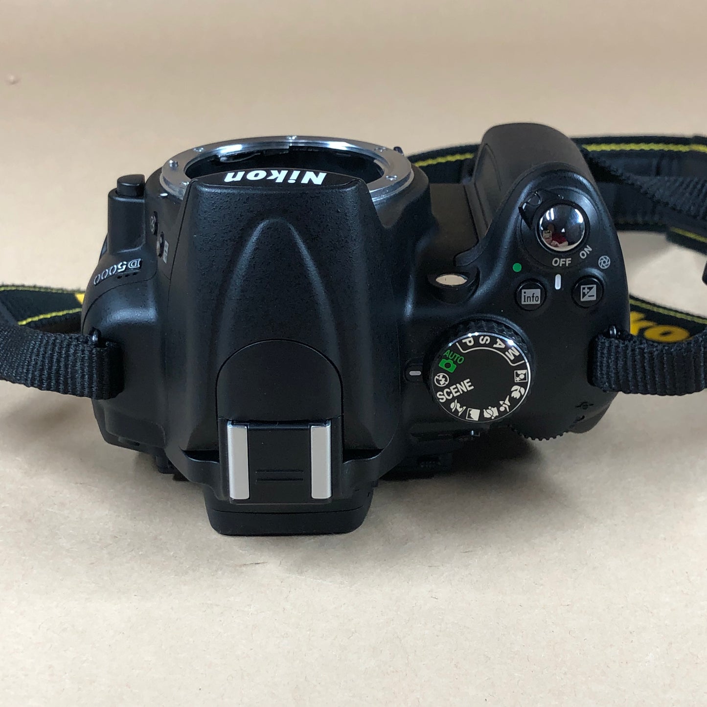 Nikon D5000 12.3MP D33697 Digital SLR DSLR Camera 514 Shutter Count