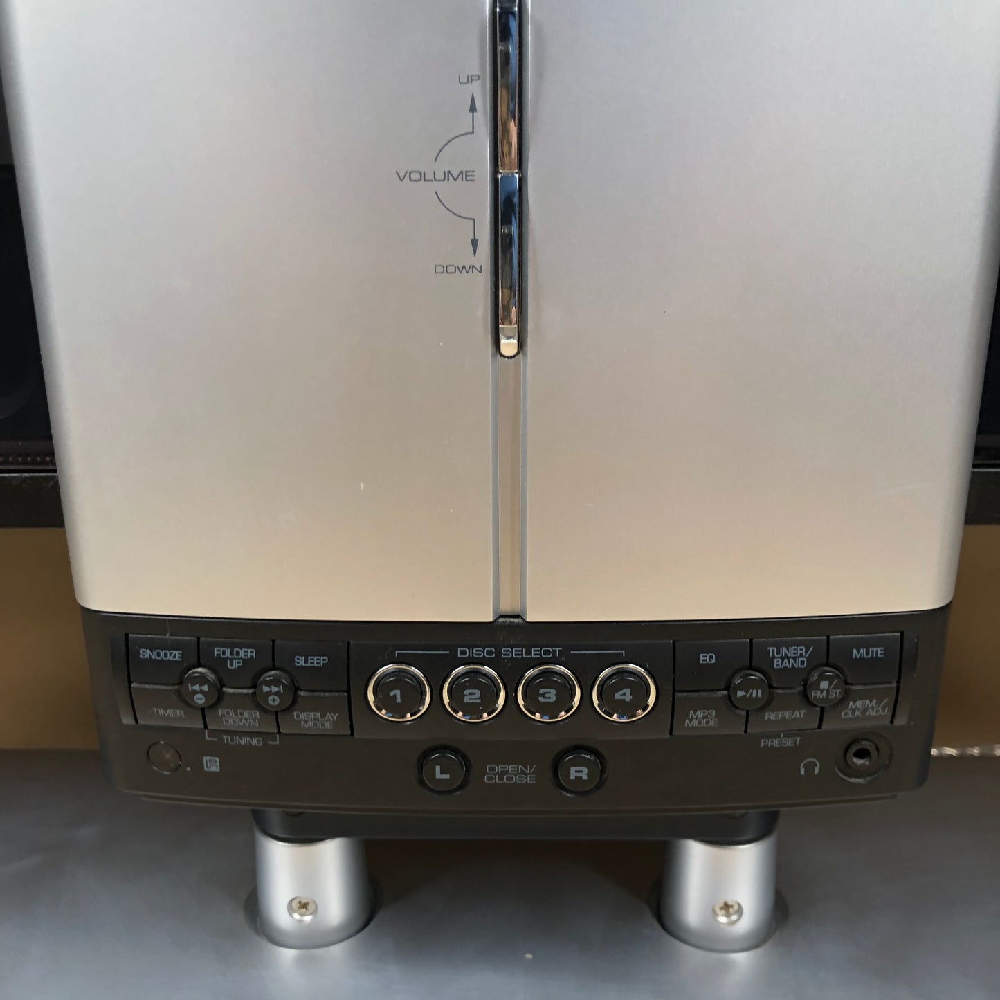 Vintage JWIN JX-CD8700 Vertical Position CD AM/FM Player with Speakers