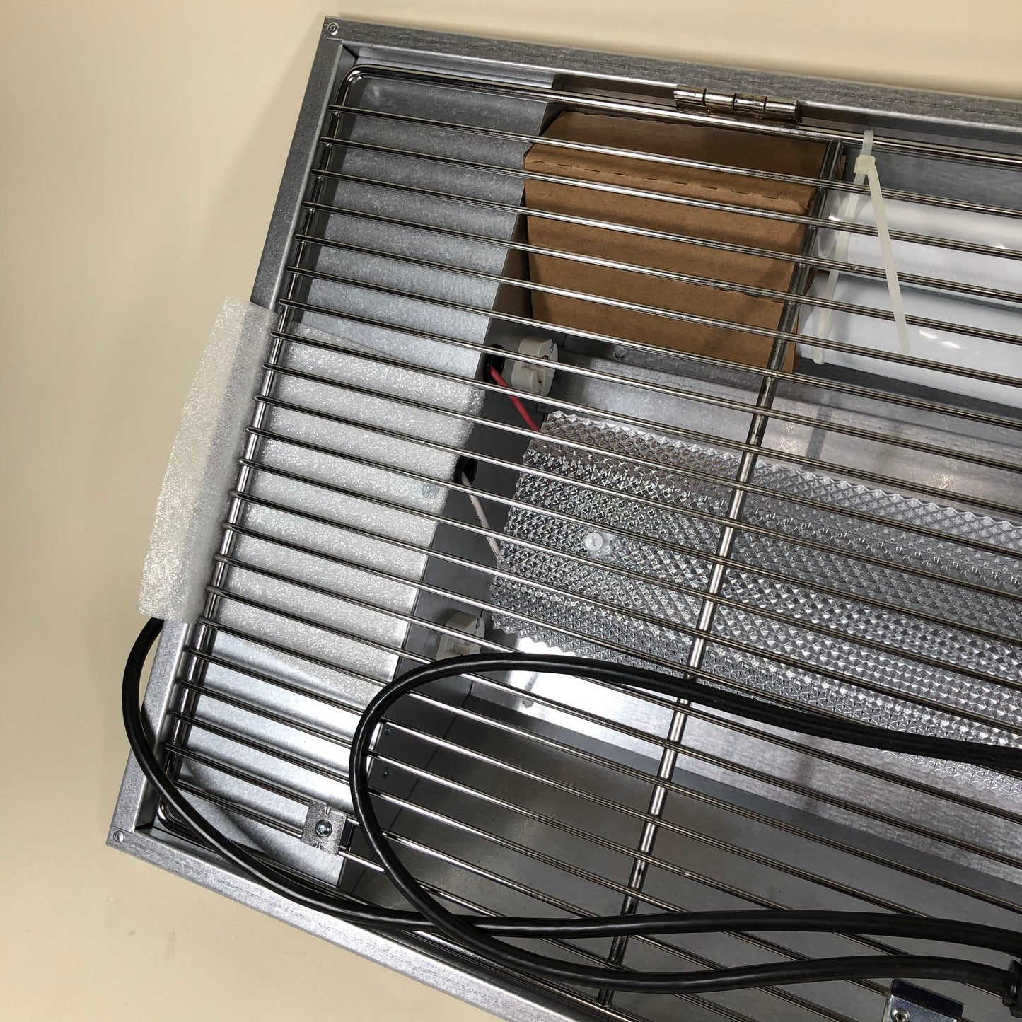 New Gilbert Electric Insect Light Trap Bug Killer 30.25"X 16"X 4.75" 601TJ-SC