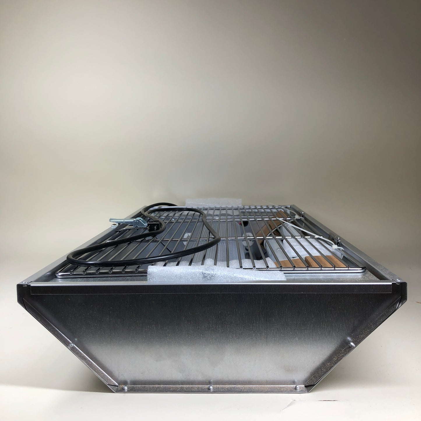 New Gilbert Electric Insect Light Trap Bug Killer 30.25"X 16"X 4.75" 601TJ-SC