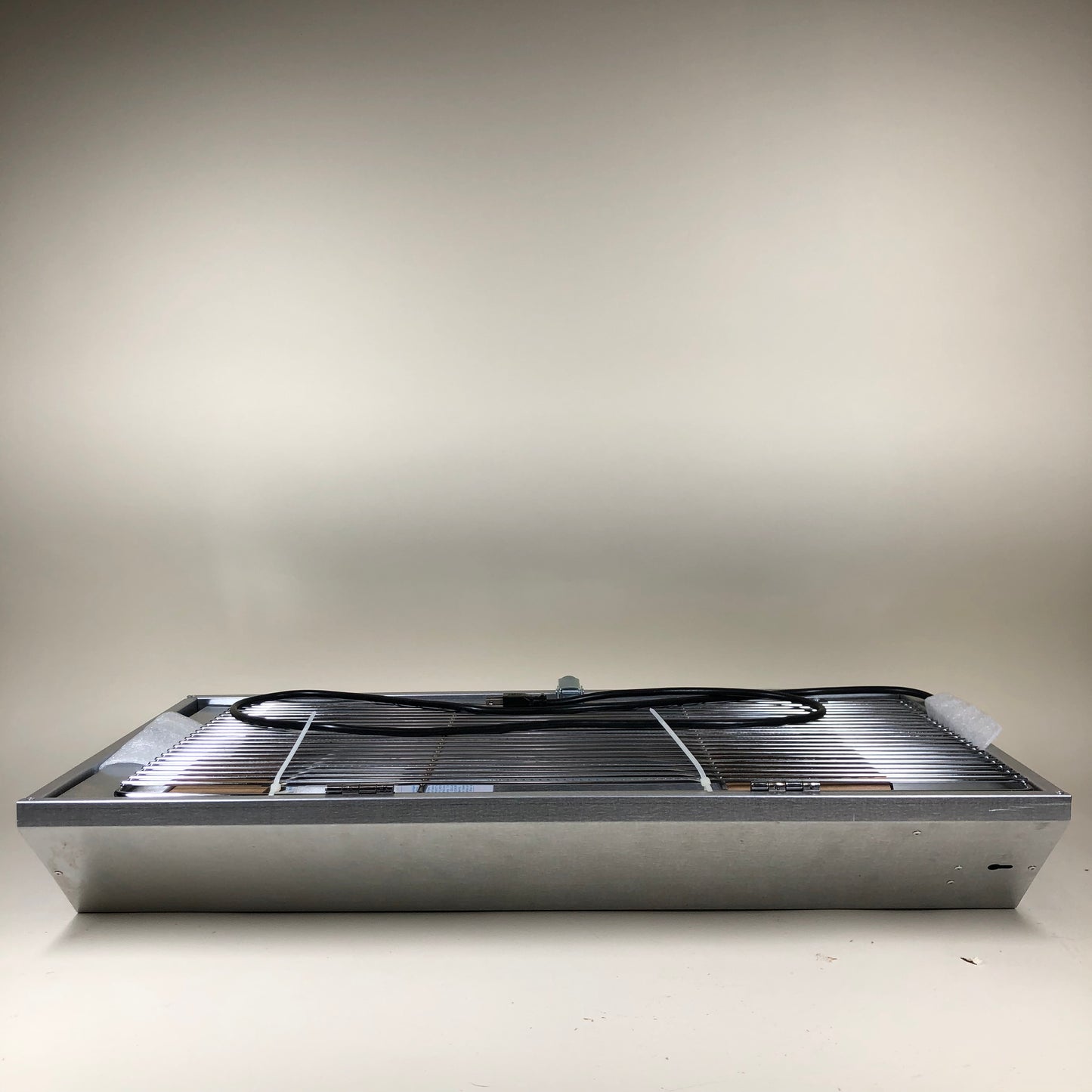 New Gilbert Electric Insect Light Trap Bug Killer 30.25"X 16"X 4.75" 601TJ-SC