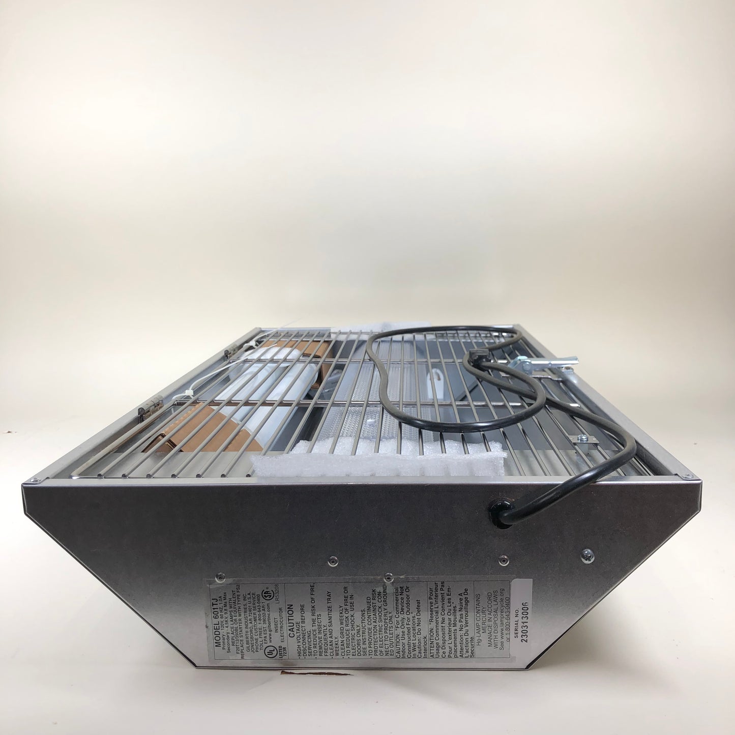 New Gilbert Electric Insect Light Trap Bug Killer 30.25"X 16"X 4.75" 601TJ-SC
