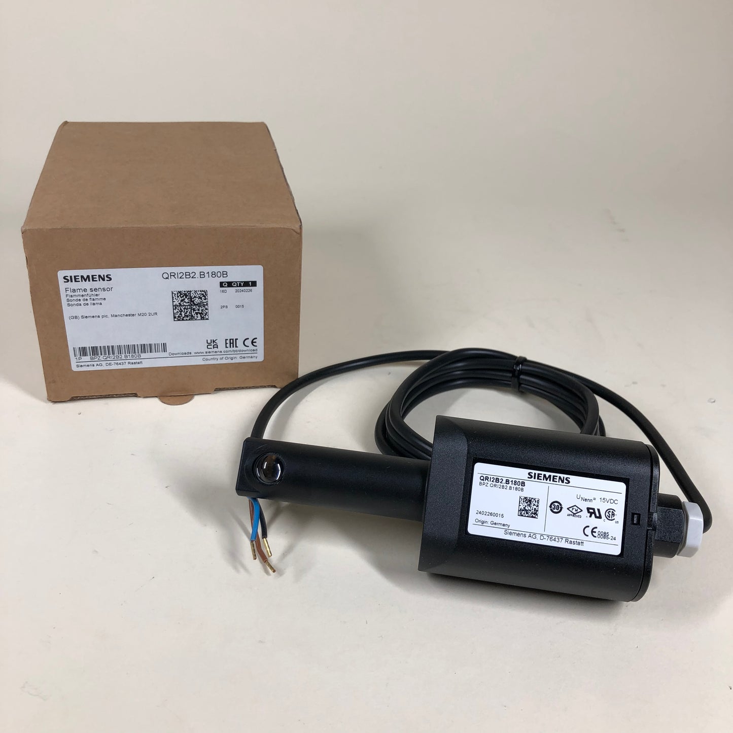 New SIEMENS Flame Detector Sensor QRI2B2.B180B