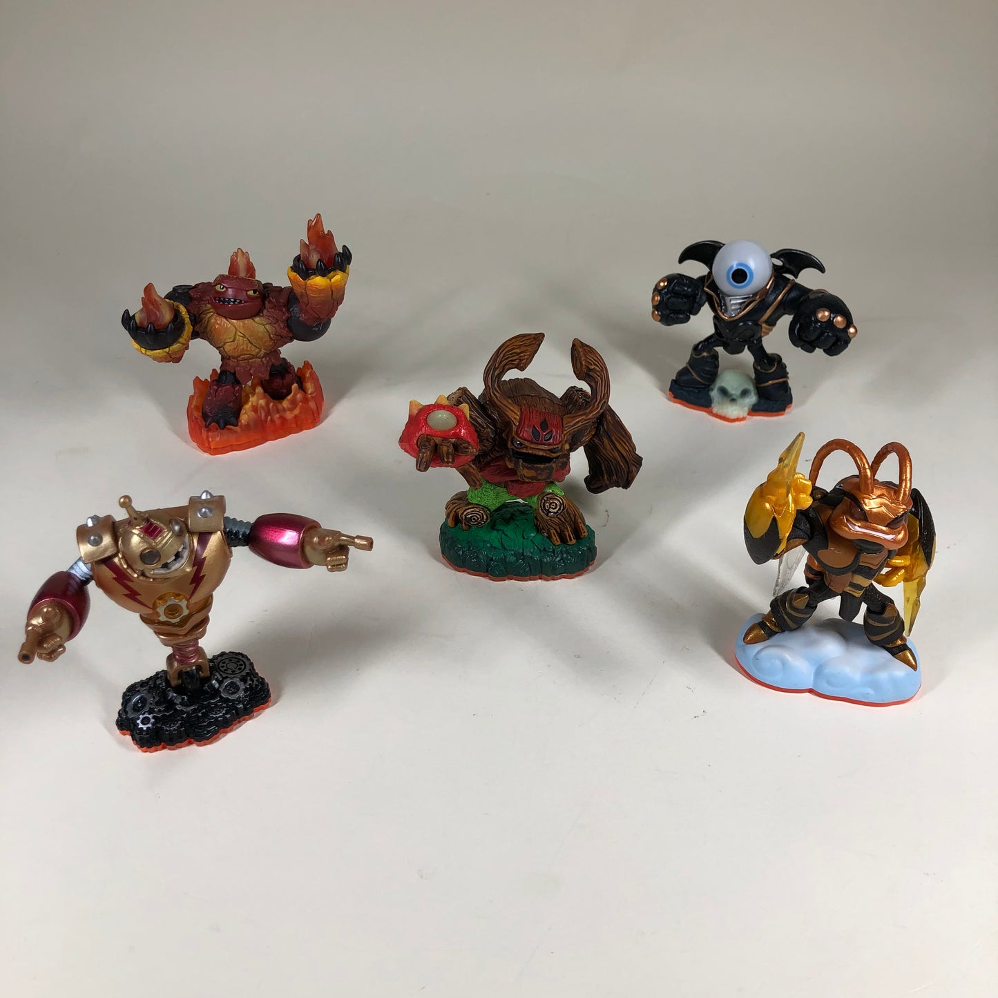Nintendo XBox PlayStation Skylanders 37 Misc Playable Figurines and Portal of Power