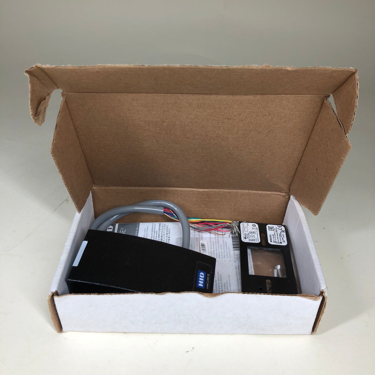 New HID iCLASS SE (MultiCLASS) Mini Mullion Reader 920PTNNEK00000 RP10E