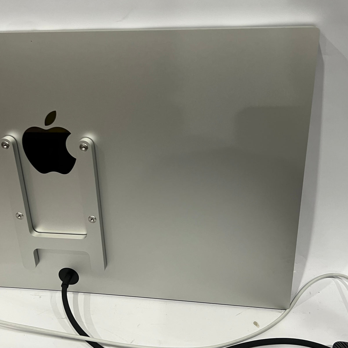 Apple Studio Display 27" 5K Retina Monitor Standard Glass 5K Retina A2525 VESA BENT