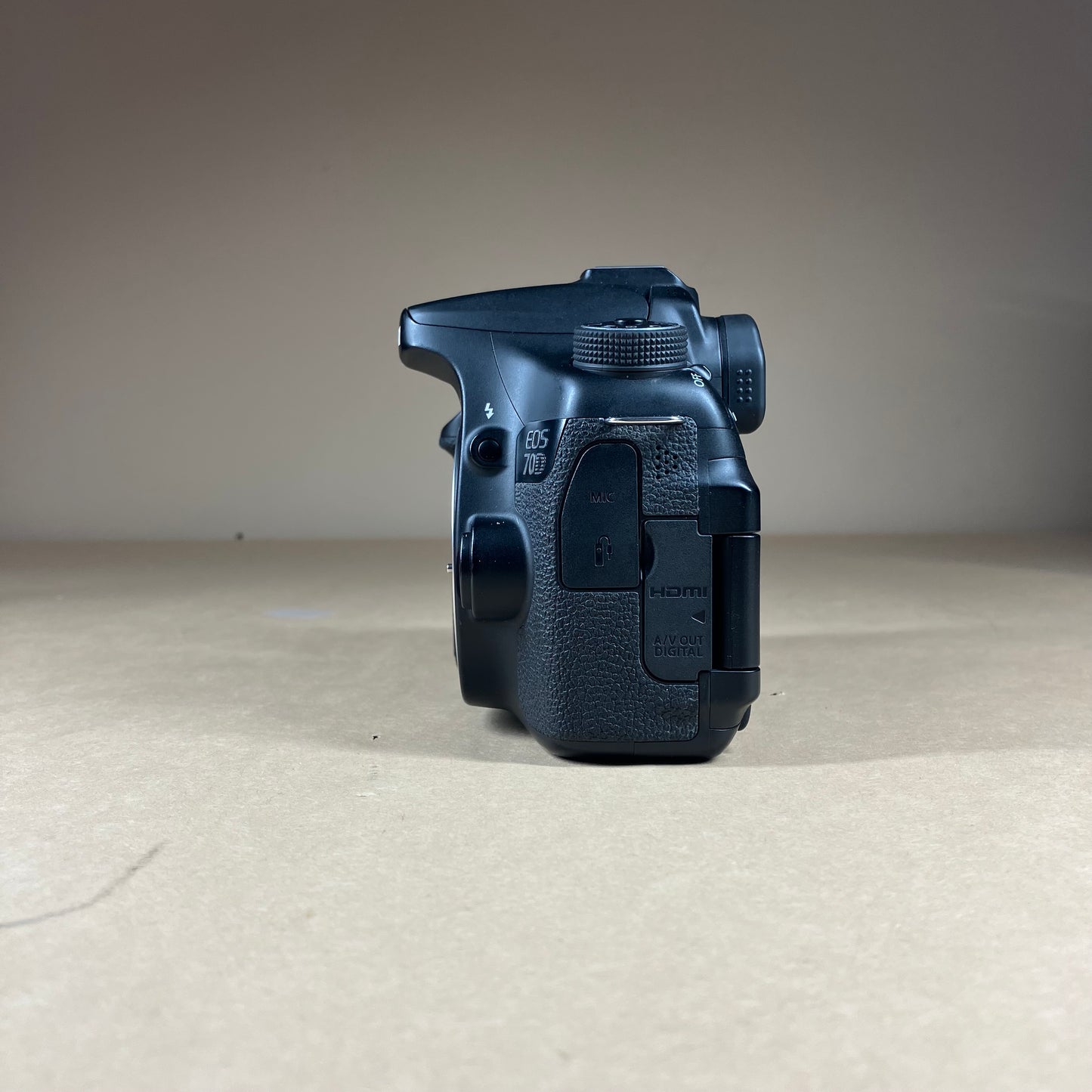 Canon EOS 70D with Canon 50 MM 1:18 STM Lens