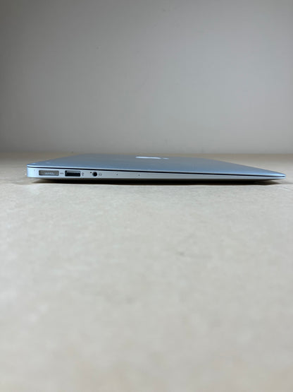 2017 Apple MacBook Air 13.3" i5 1.8GHz 8GB RAM 256GB SSD Silver A1466