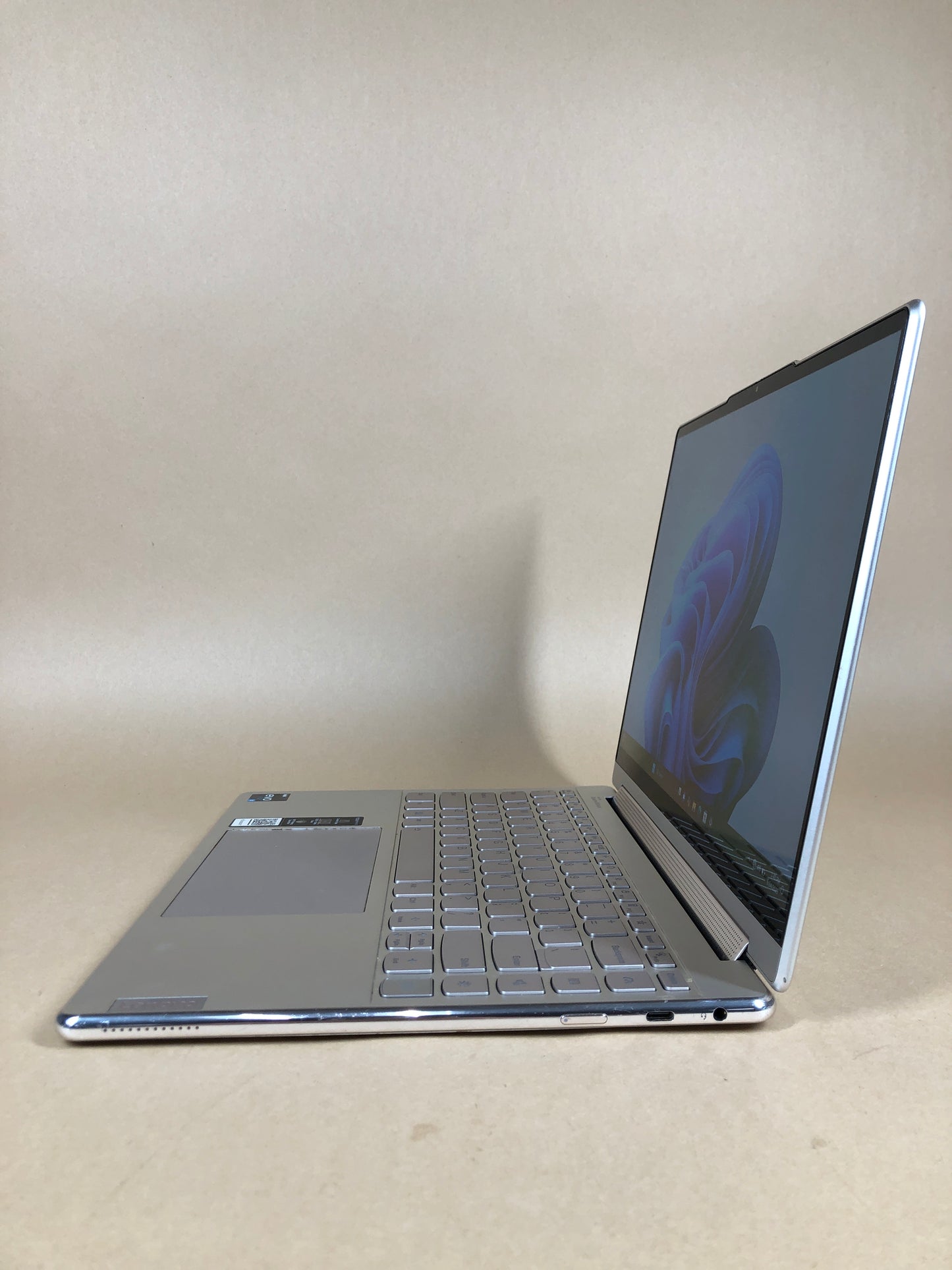Lenovo Yoga 9 14IRP8 14IRP8 I7-1360P 2.20GHz 16GB RAM 512GB SSD WIN 11 HOME