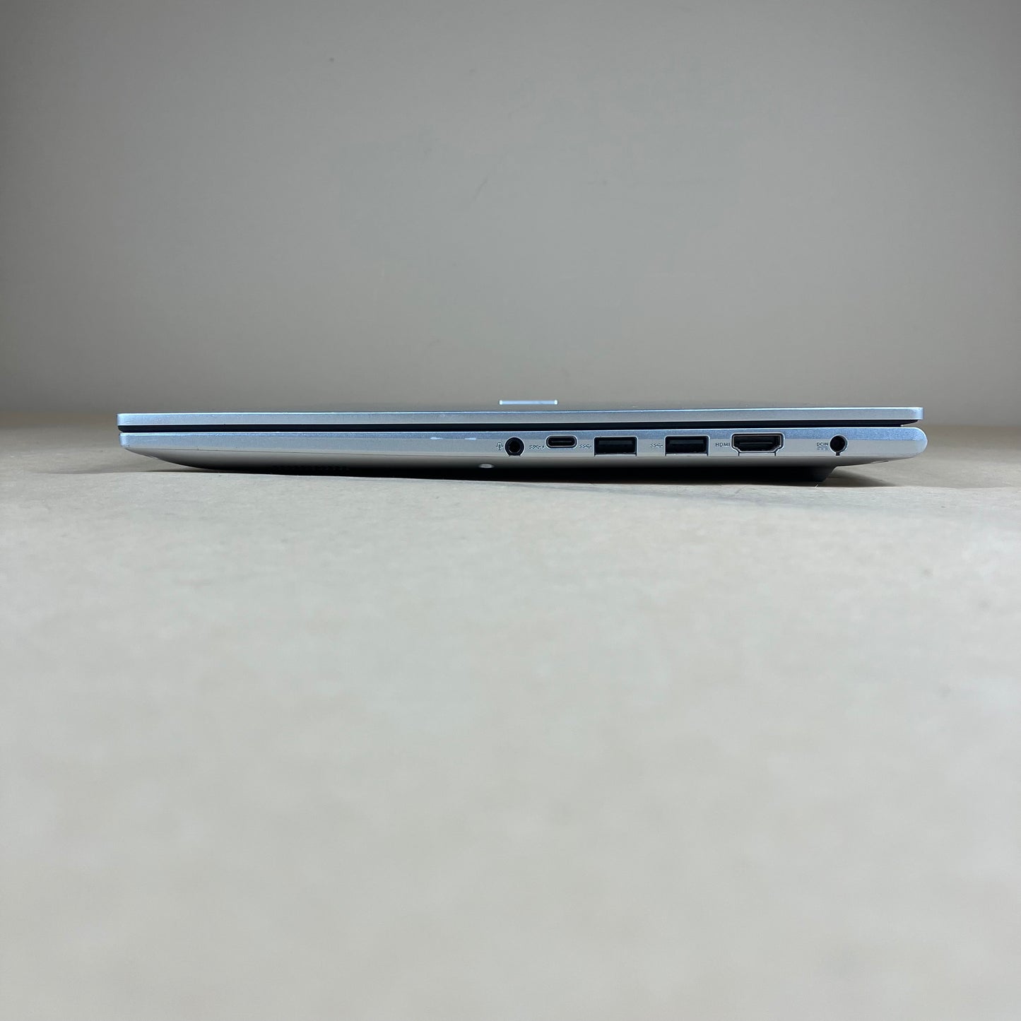 Asus Vivobook 17 K3704V 17.3" i9-13900H 2.6GHz 16GB RAM 1TB SSD