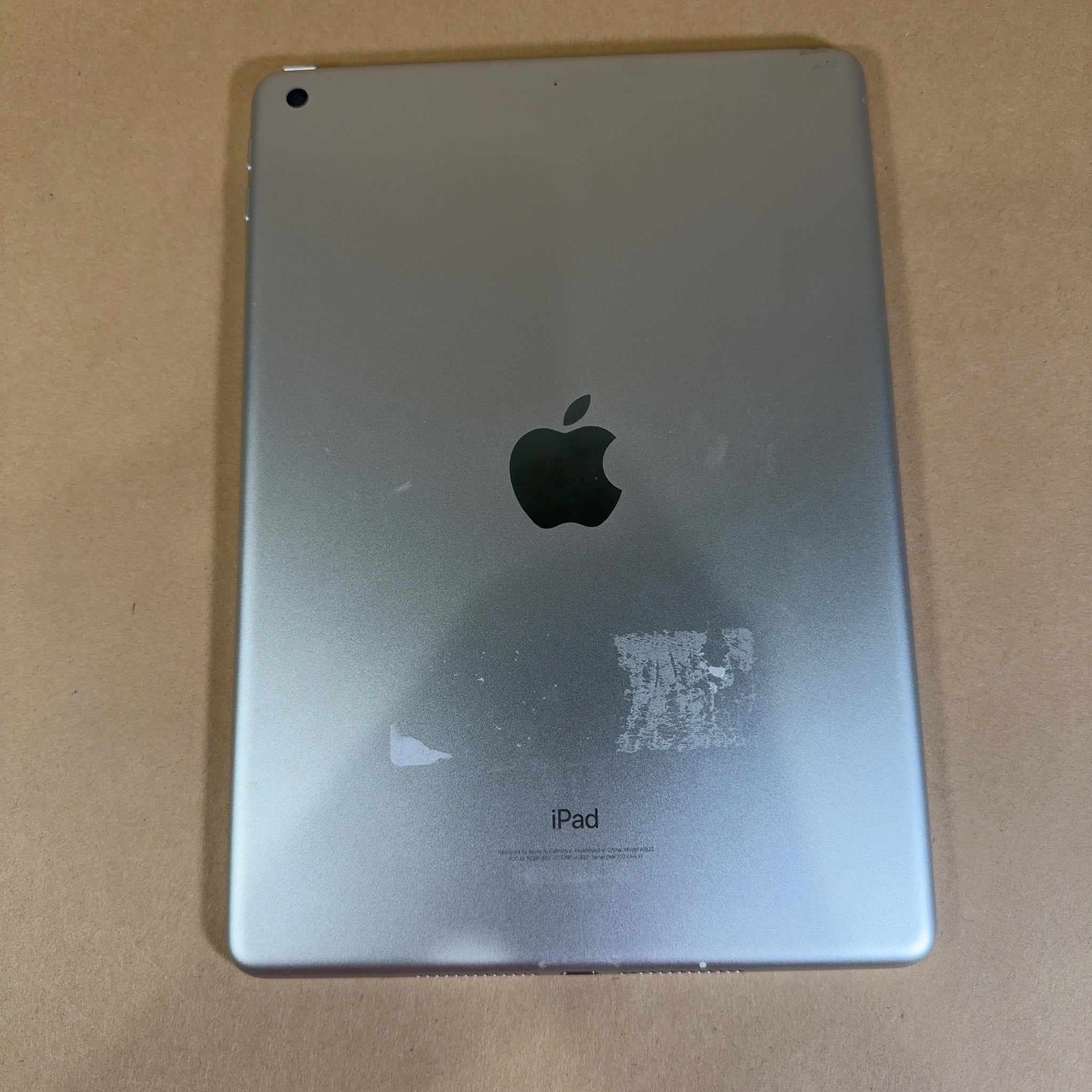 Apple iPad 第5世代 シルバー 128GB Wi-Fi A1822 Apple iPad 5 A1822 5th Gen 9.7