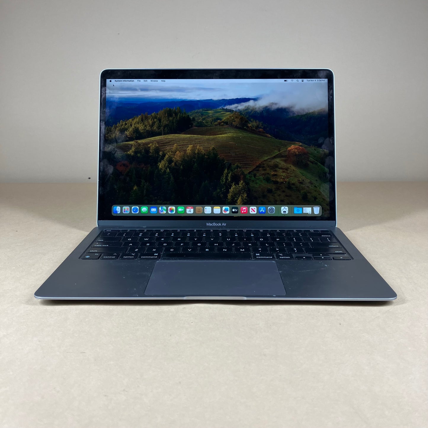 2020 Apple MacBook Air 13.3" M1 7C GPU 3.2GHz 16GB RAM 256GB SSD A2337