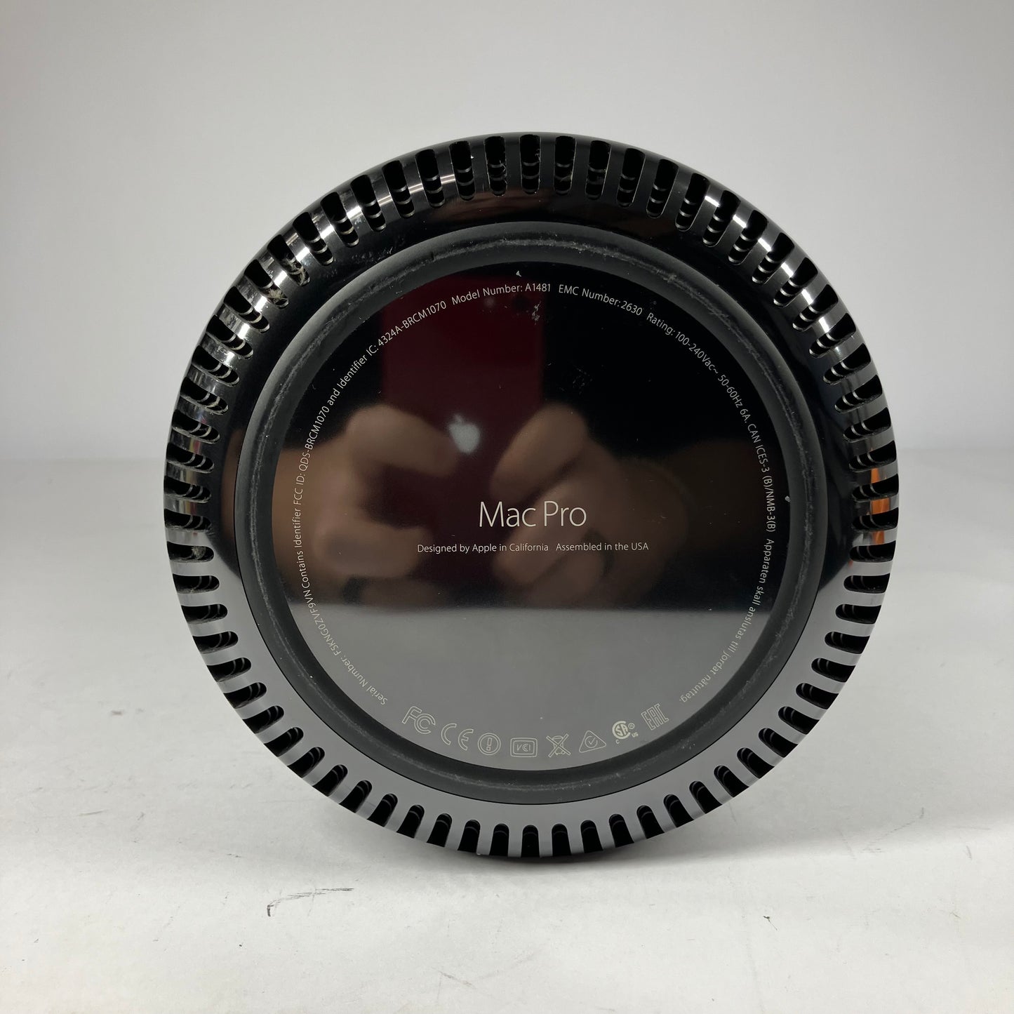 2013 Apple Mac Pro Quad Core Xeon E5 3.7GHz 32GB RAM 256GB SSD Silver A1481